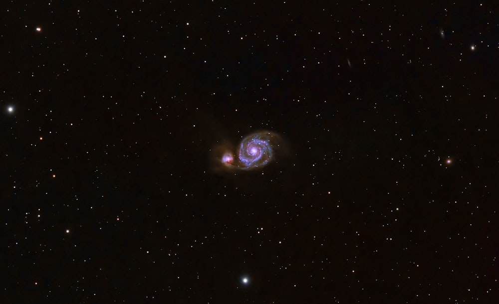 a spiral shaped object in the middle of the night sky