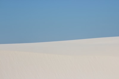 A picturesque scene of the white sands of Farafra under a clear blue sky.