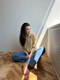 climatisation installation à Rennes maison de 100 m2 client de monchauffagebreton femme devant clim