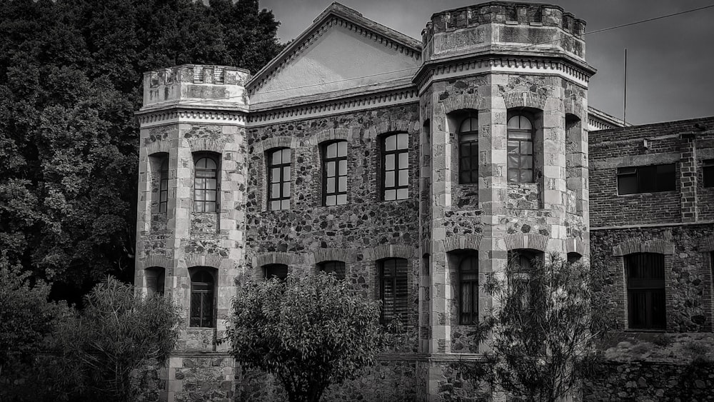 a black and white photo of an old building