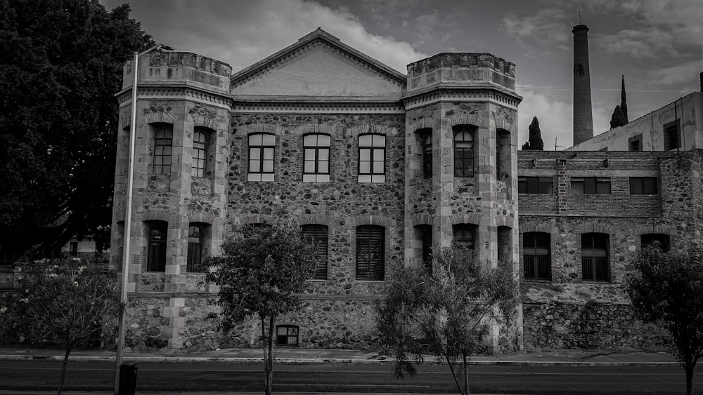 a black and white photo of an old building