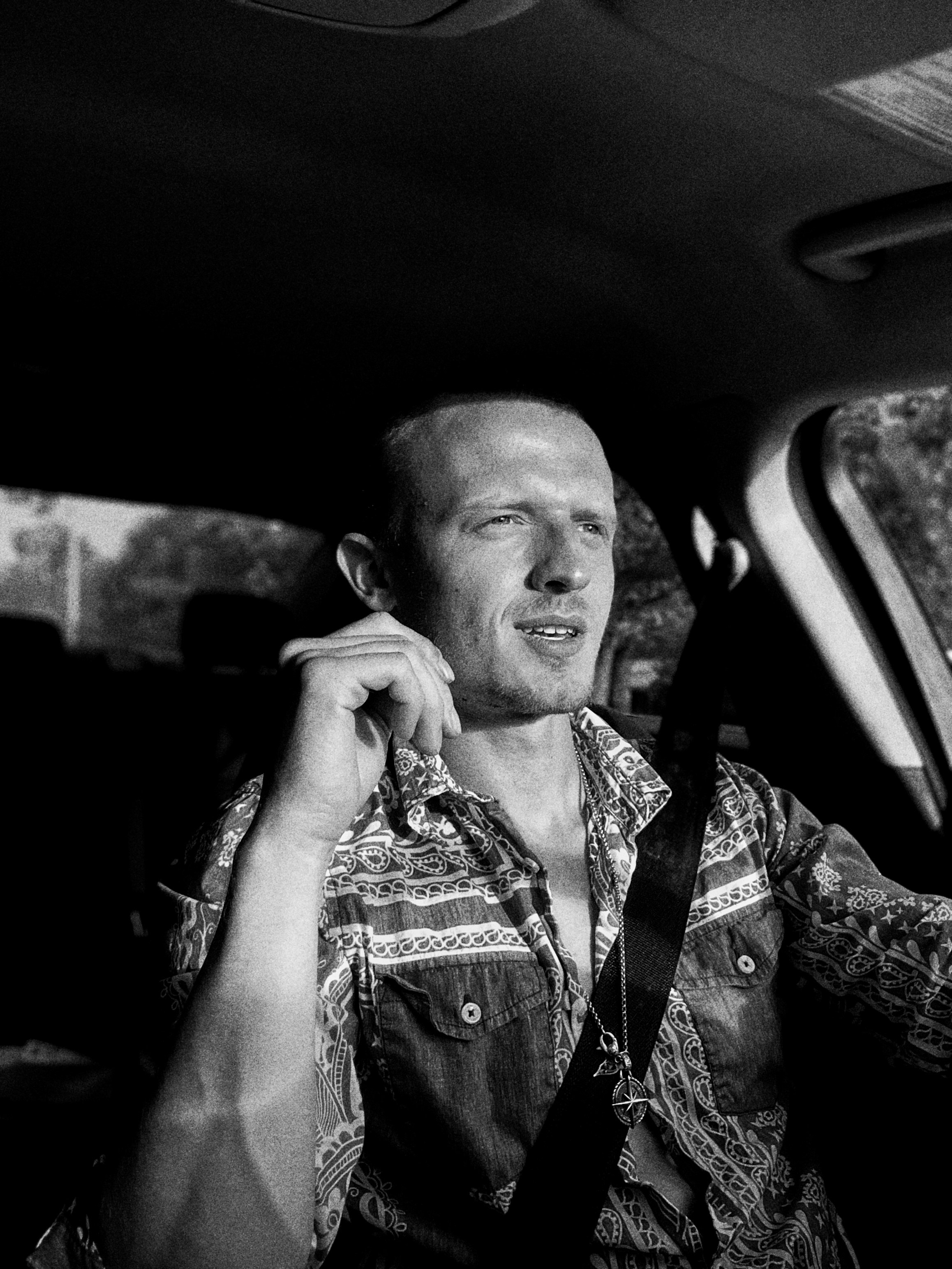 a man sitting in the back seat of a car