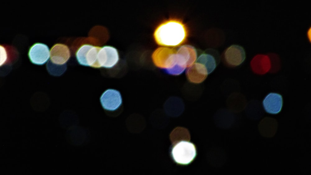 a blurry photo of a street light at night