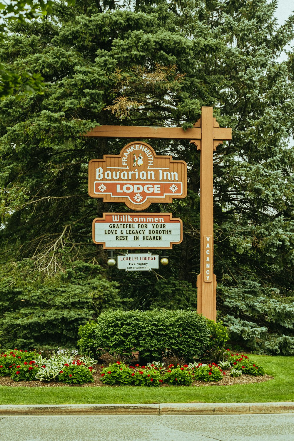 a sign for a lodge in the woods