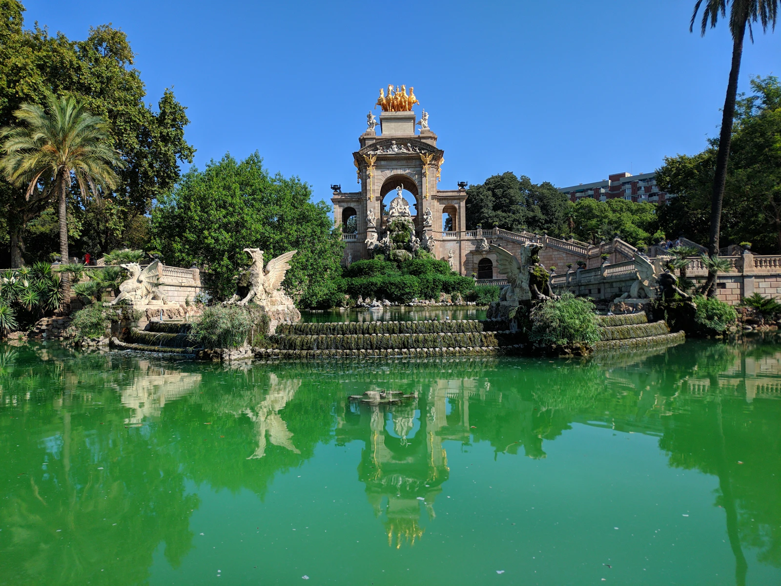 Barcelona park location for hosting hobby meetups in Barcelona