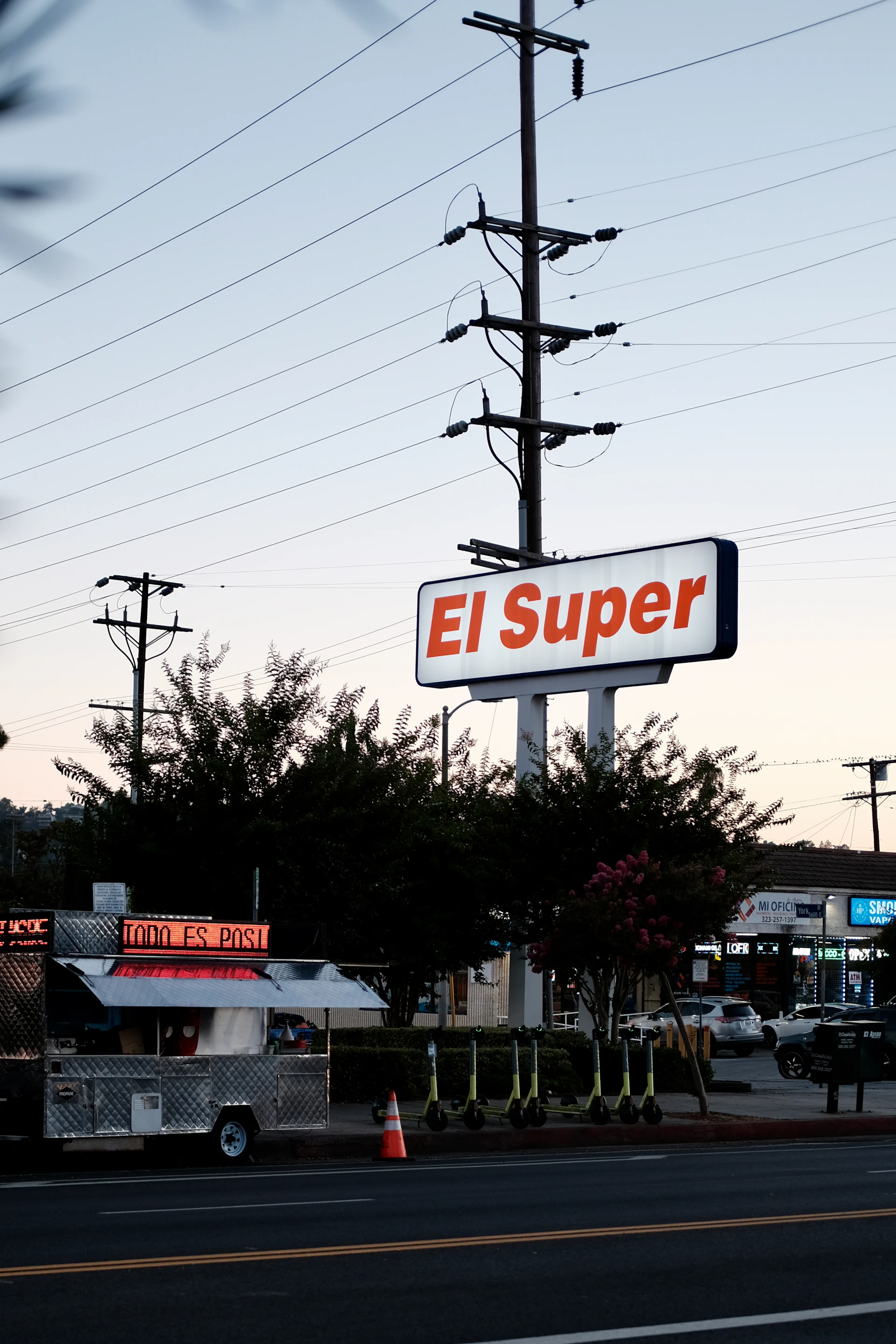 gray computer monitor