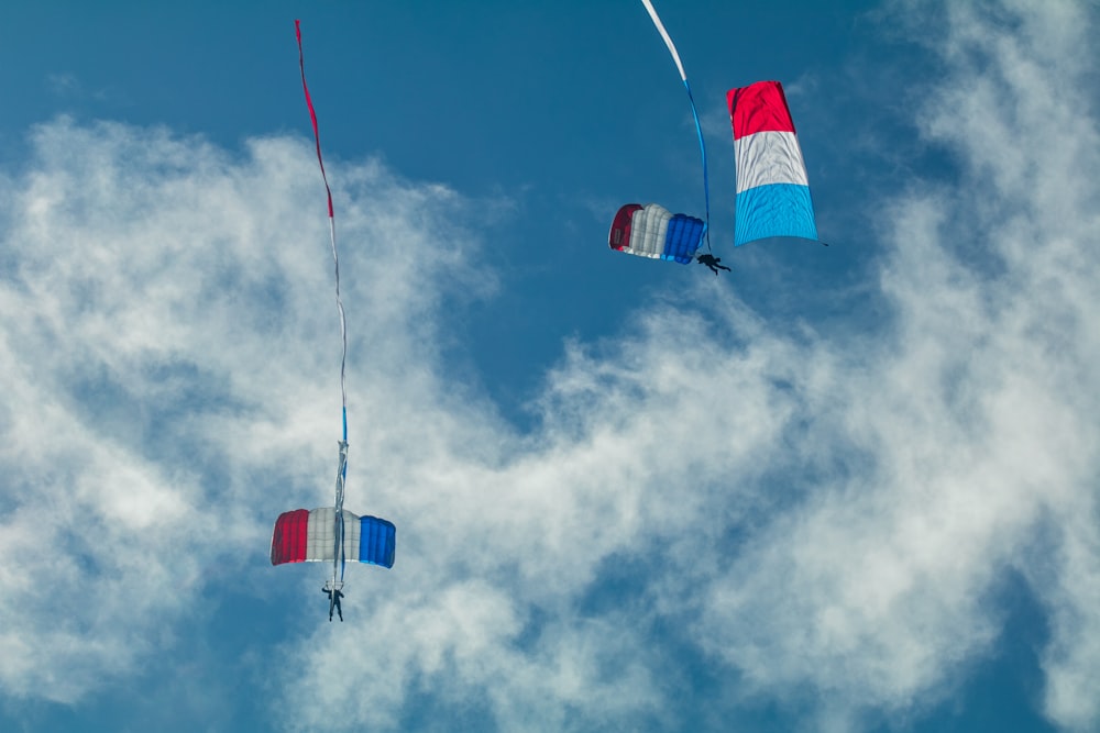 a couple of kites that are flying in the sky