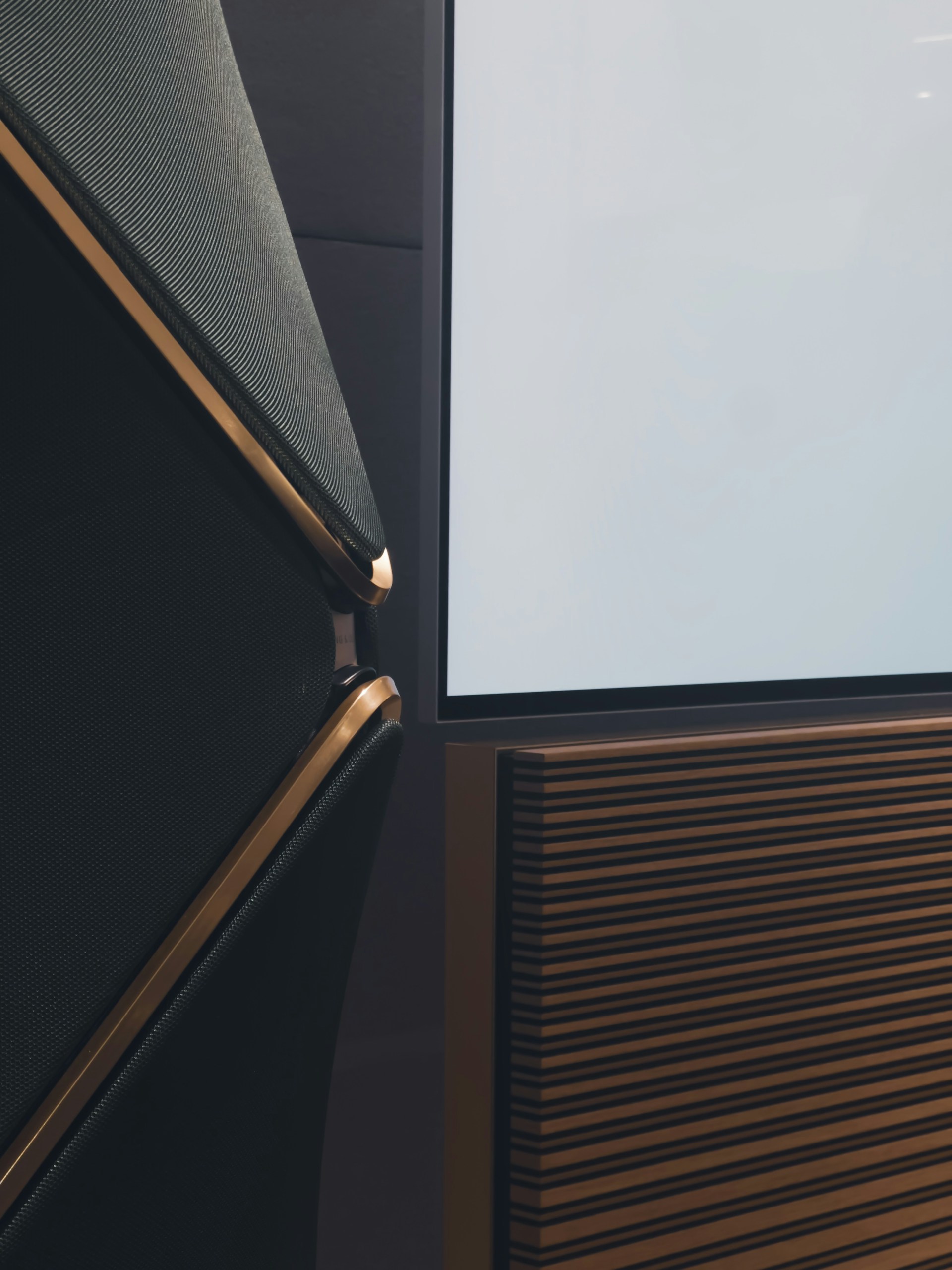gray computer monitor