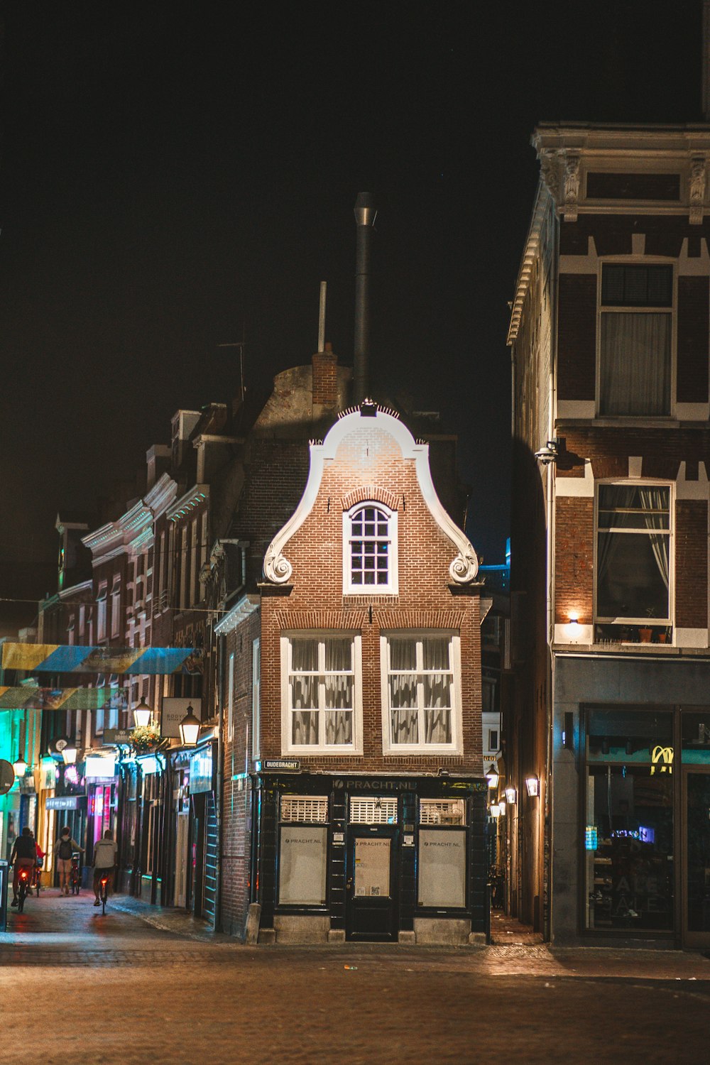 a small building on a city street at night