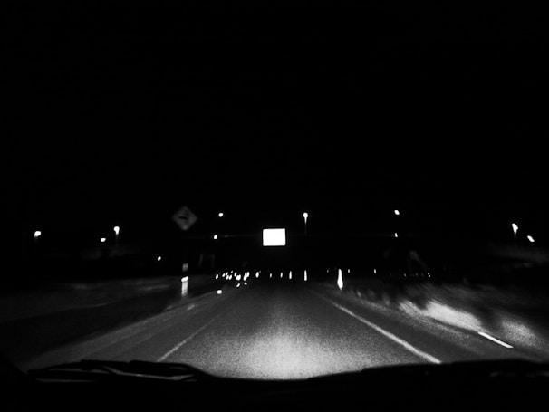 A nighttime simulation scene illustrating vehicle behavior under low visibility conditions with detailed lighting effects.