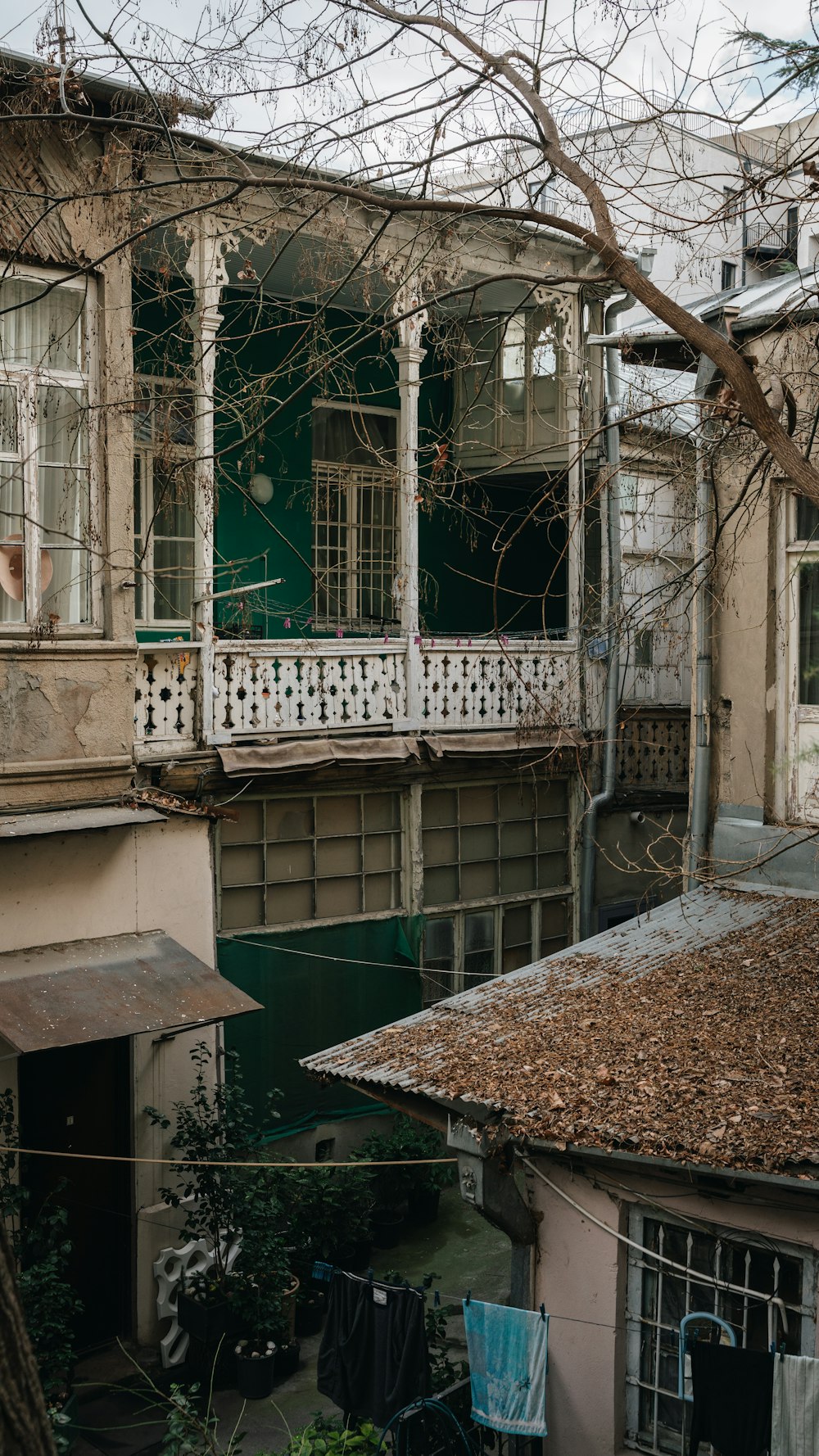 an old building with a green door and a balcony