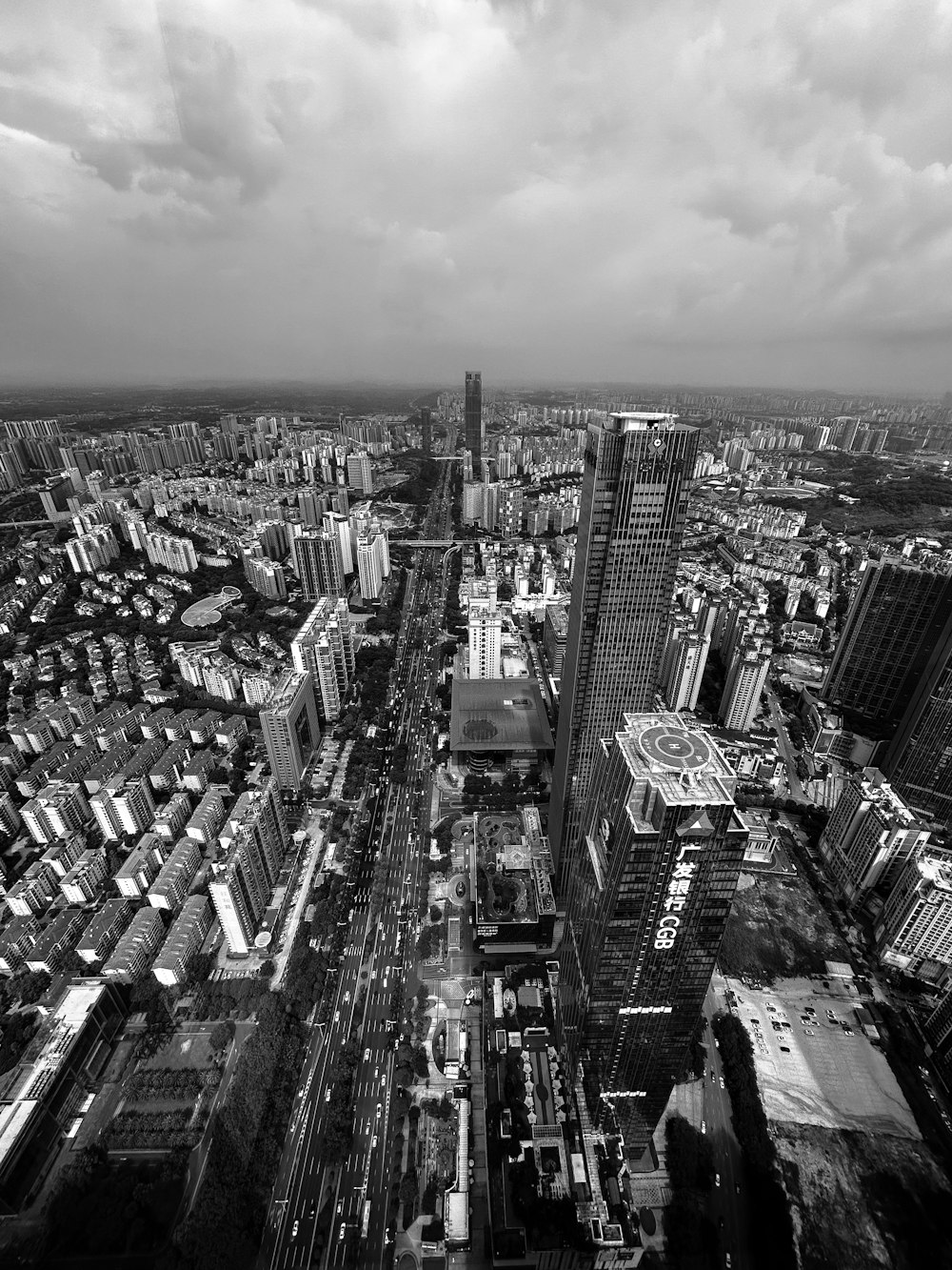 Una foto en blanco y negro de una ciudad