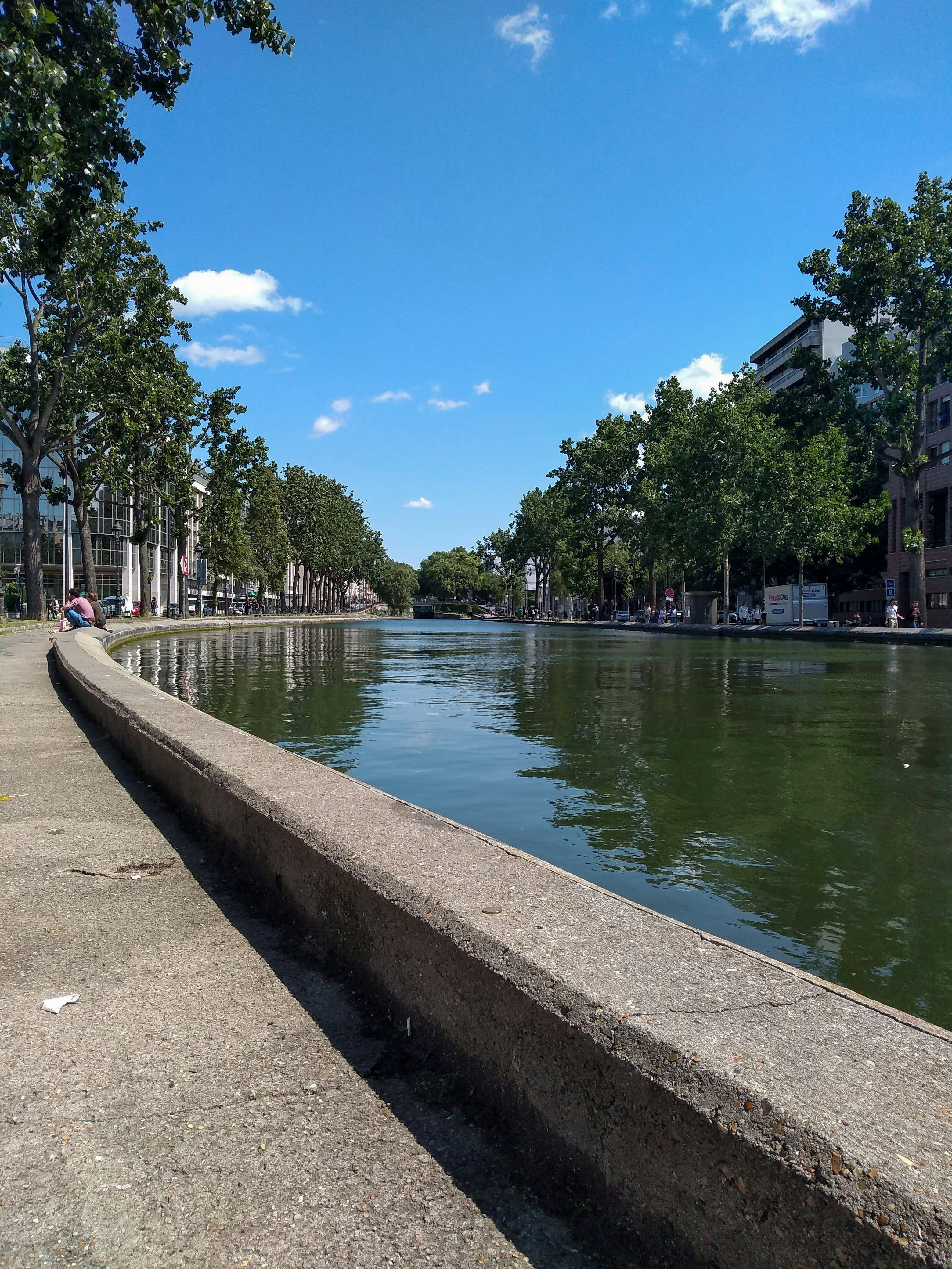 a bench sitting on the side of a river