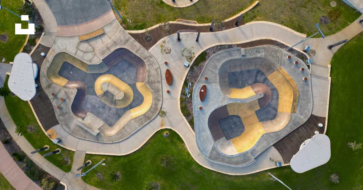 An aerial view of a skate park with ramps and ramps photo – Free ...
