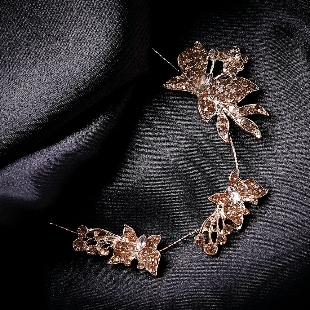 a close up of a brooch with flowers on it