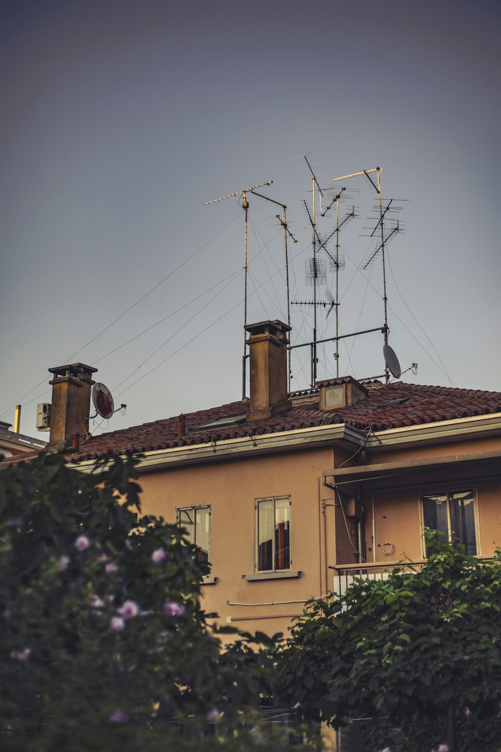 a building with a lot of antennas on top of it