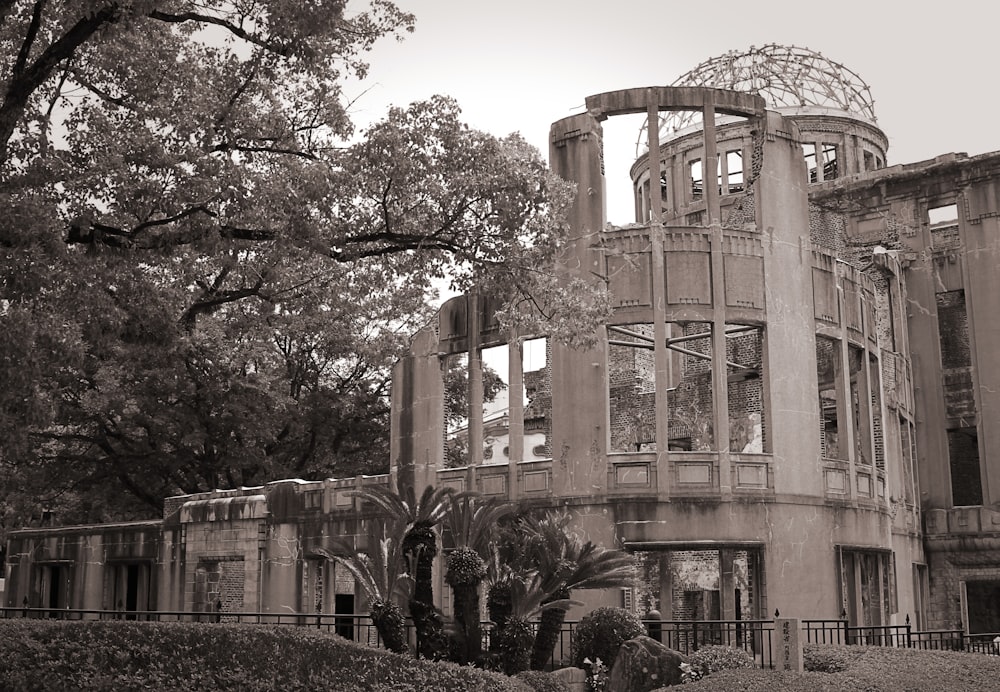 an old building with a dome on top of it