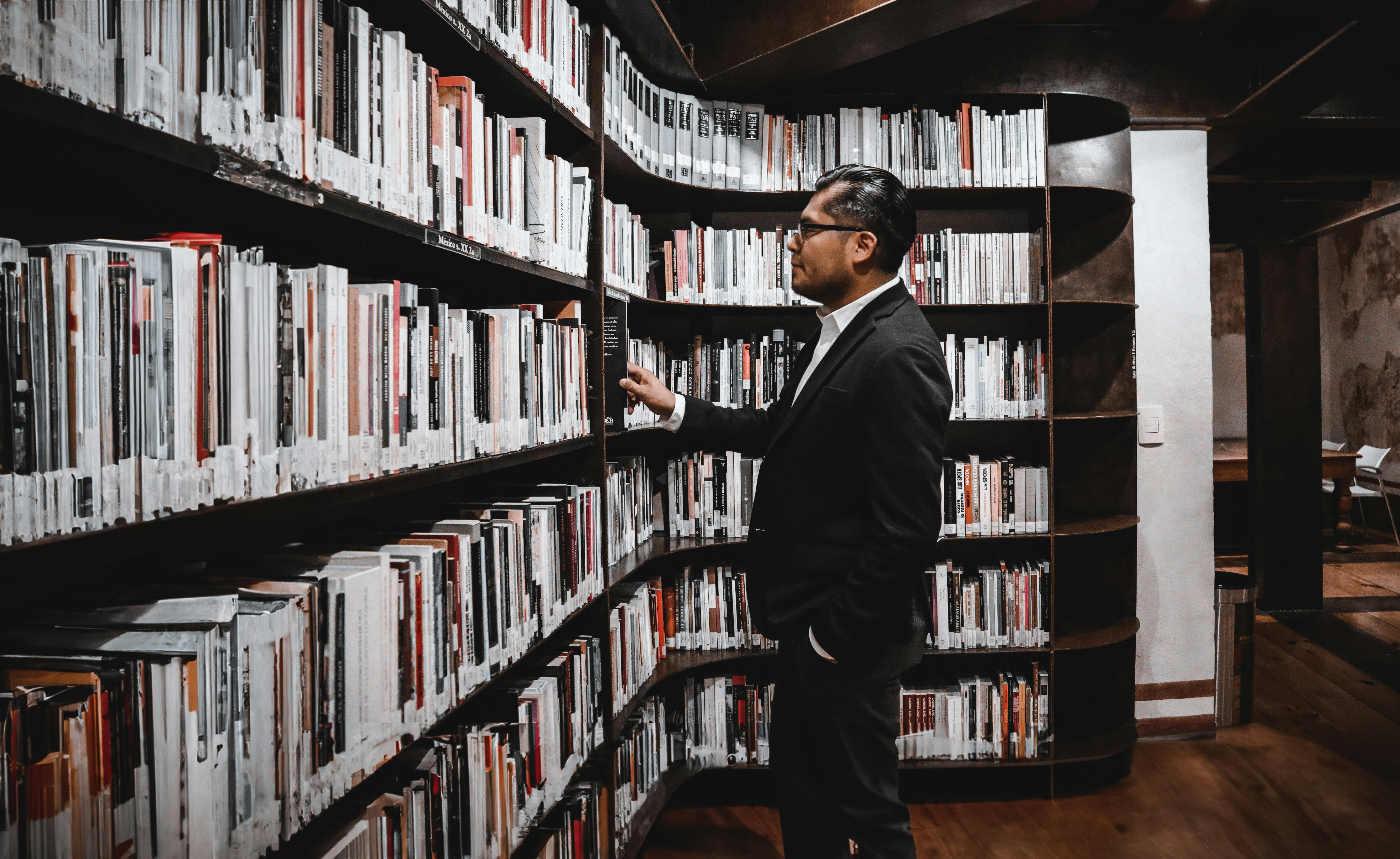 Biblioteca Pública Javier Tomeo (el Rabal)