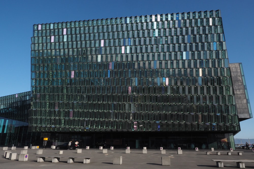 a very large building with a lot of windows