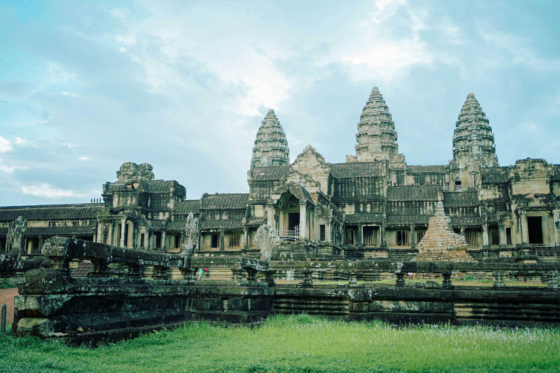a large stone building with many towers on top of it