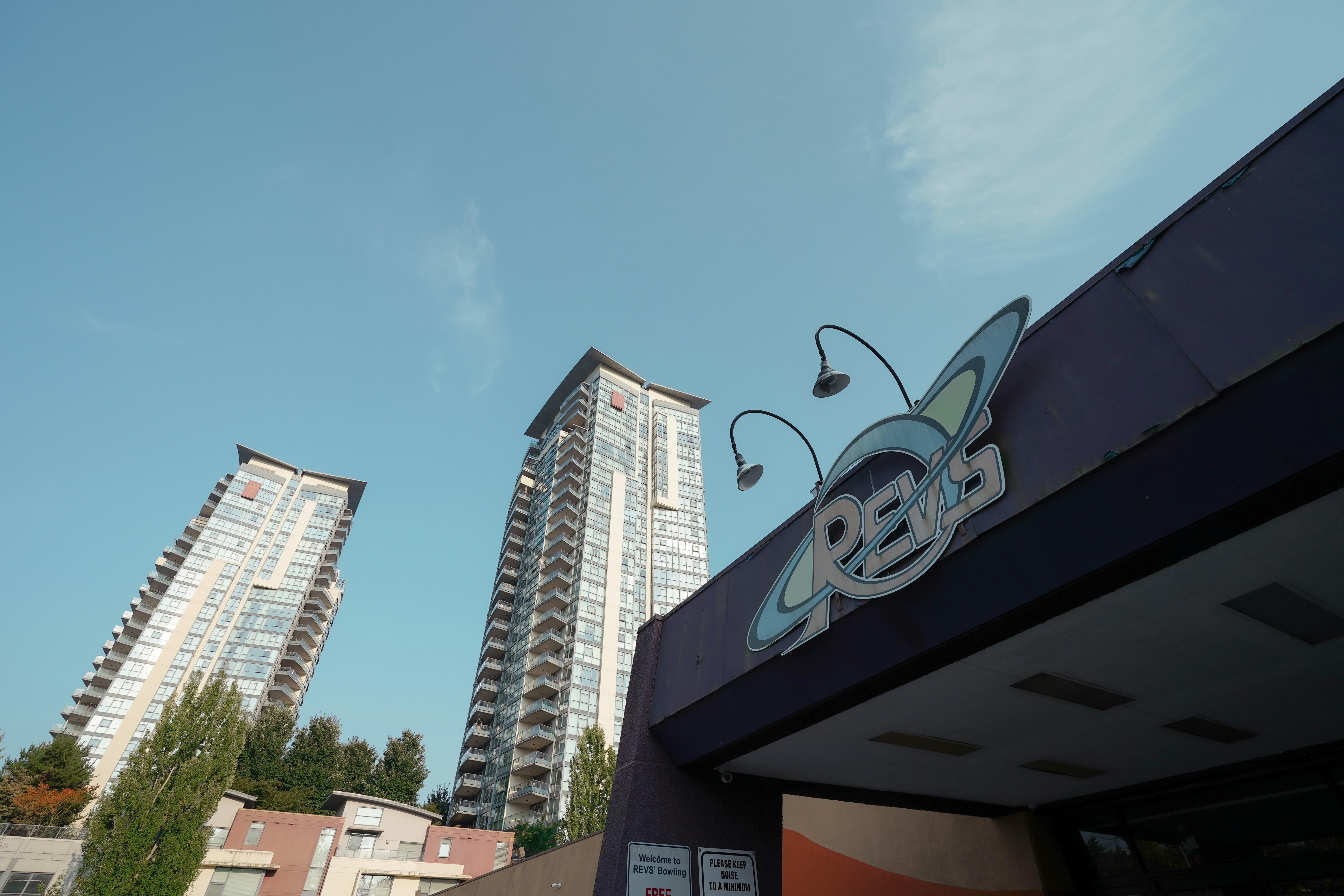 a view of a building with a sky background