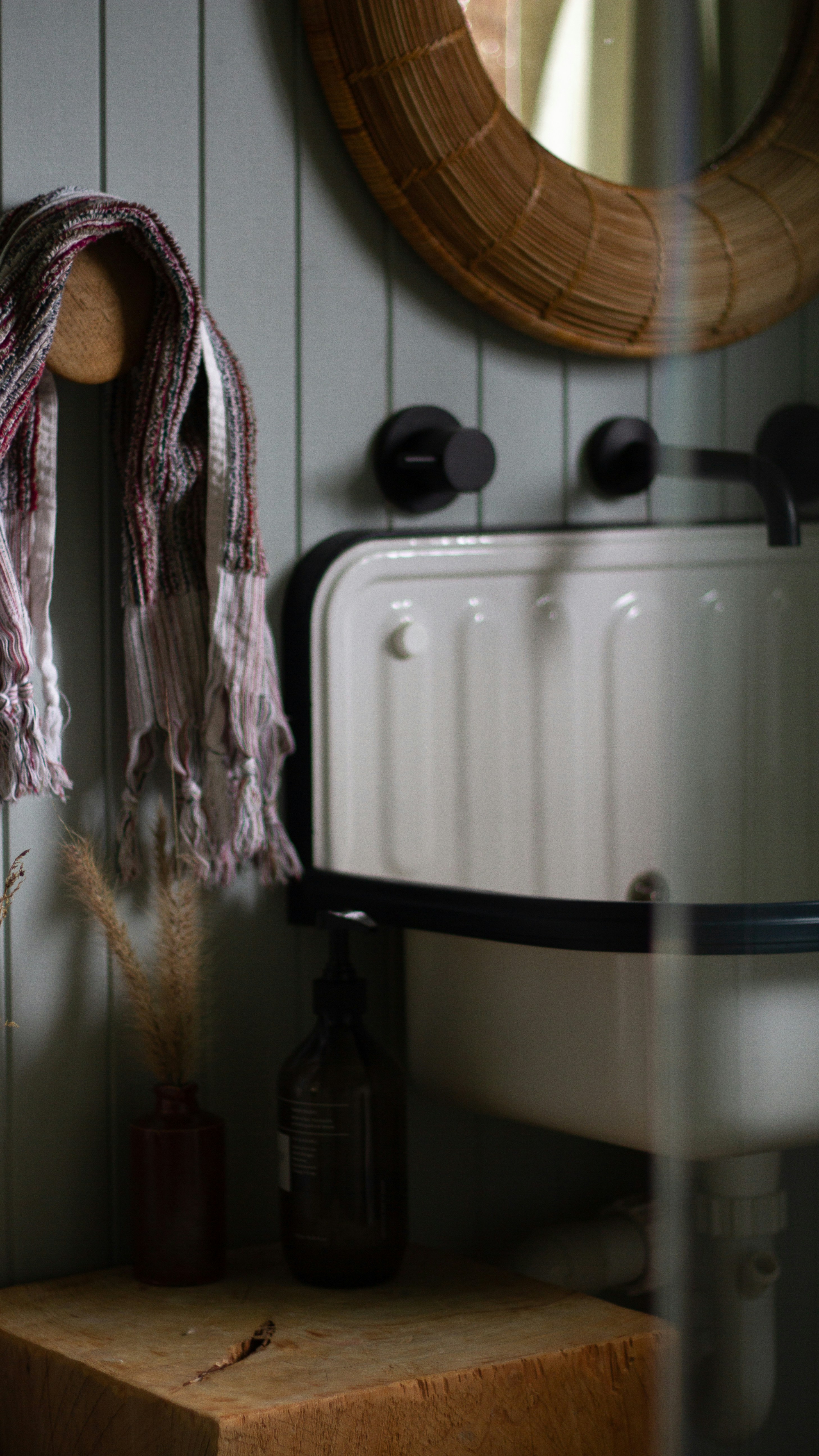 Bồn rửa tay gốm sứ