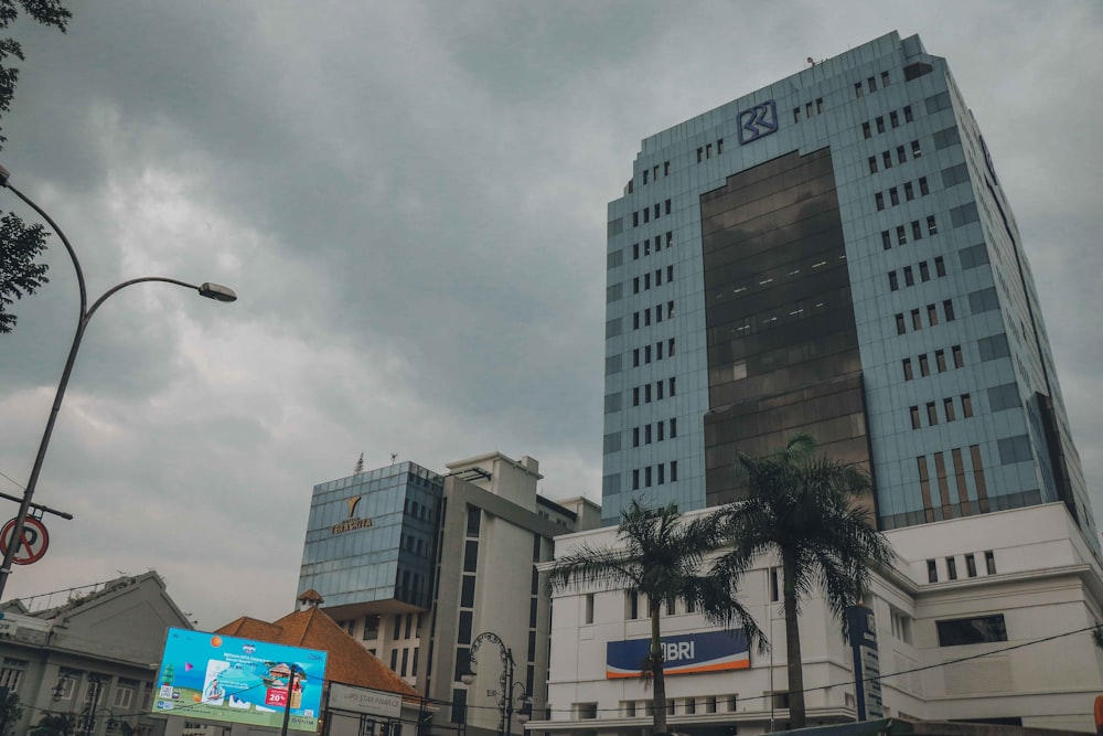 a tall white building sitting next to a traffic light