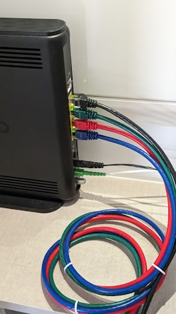 AvantiRed ofrece instalaciones de red pensadas para hogares, pequeñas oficinas y espacios de trabajo