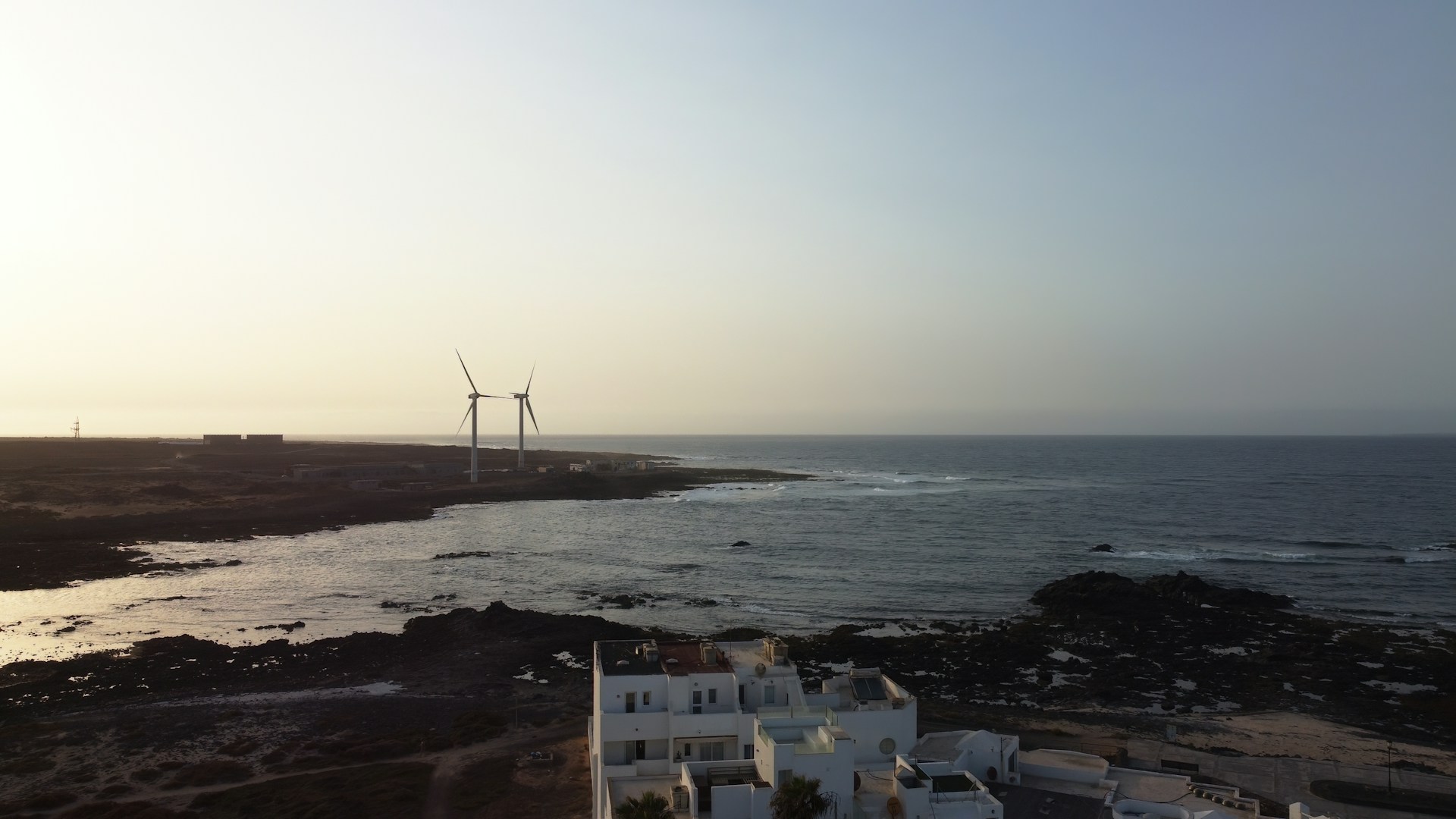 gray computer monitor