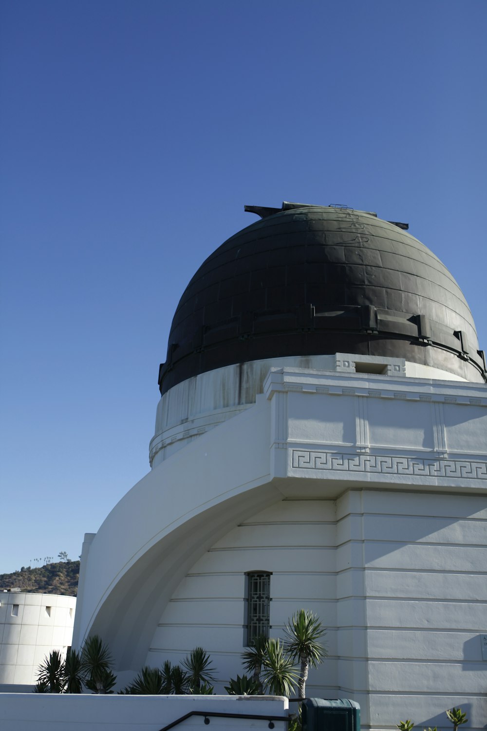 una grande cupola in cima a un edificio