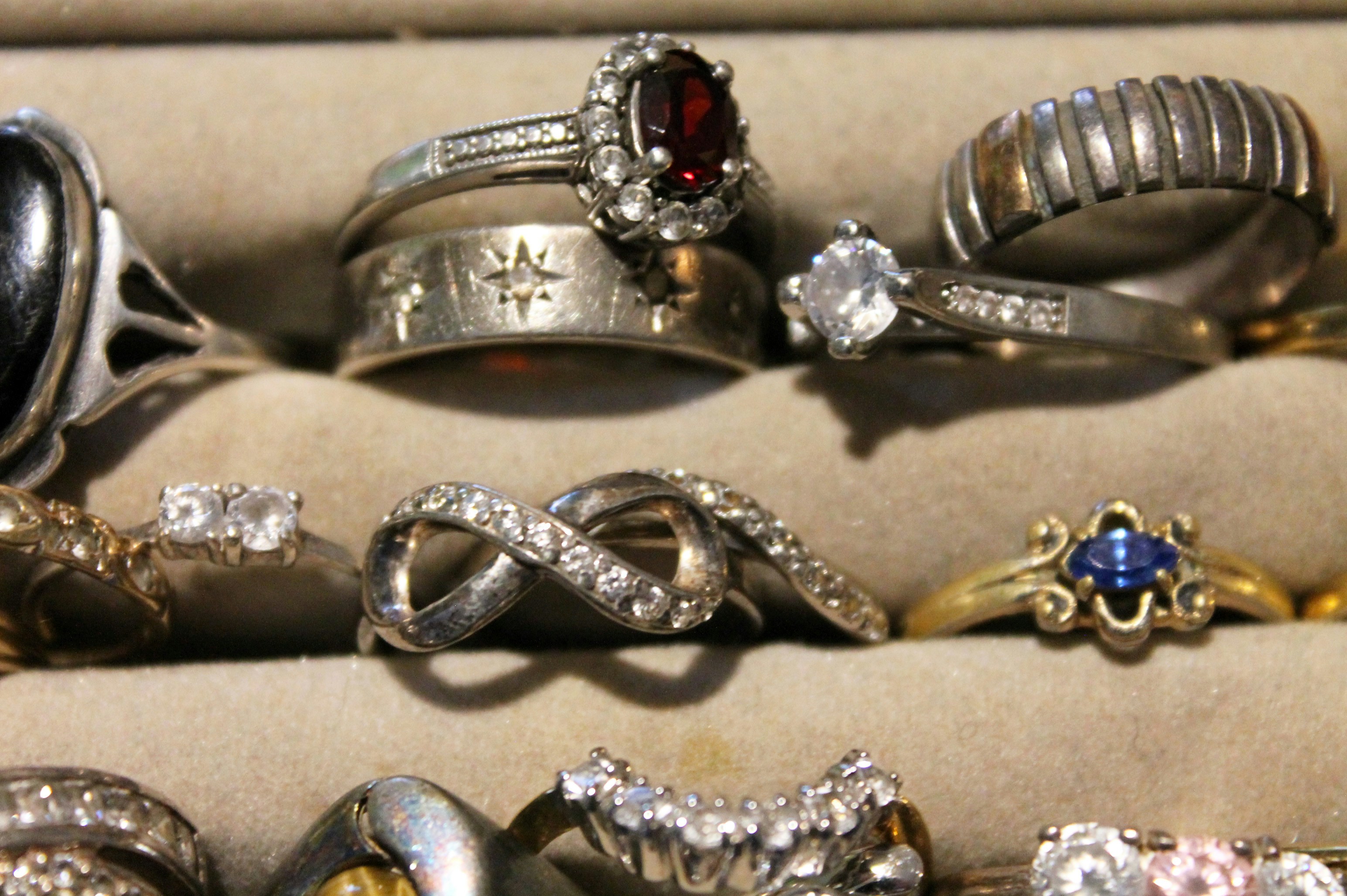 Diamond ring collection in gold settings