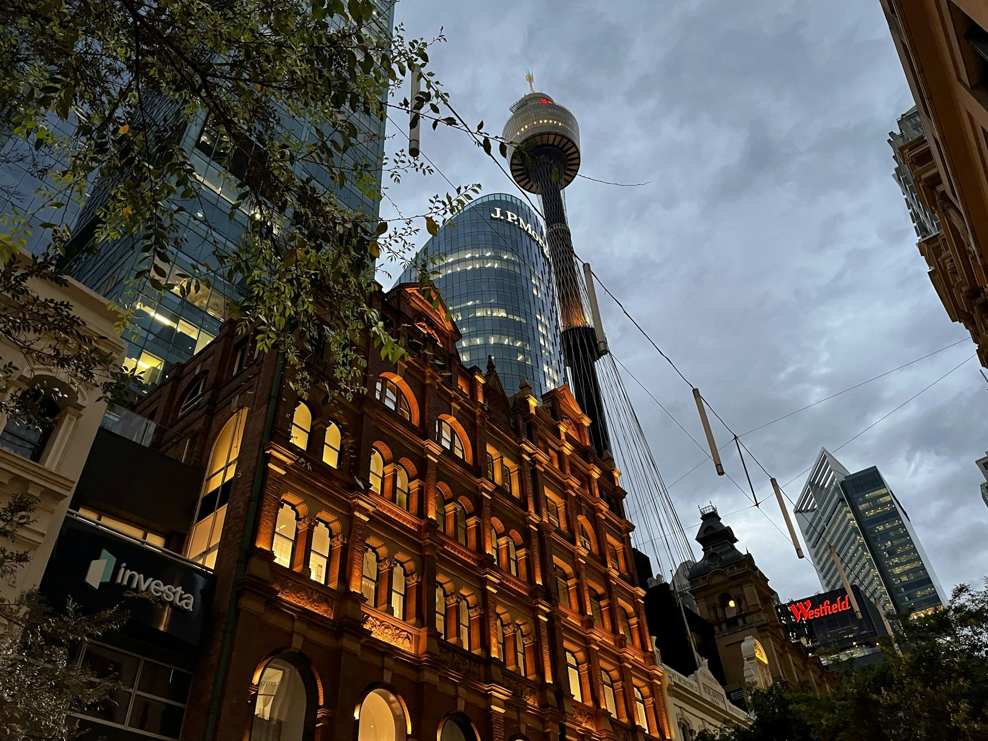 gray computer monitor