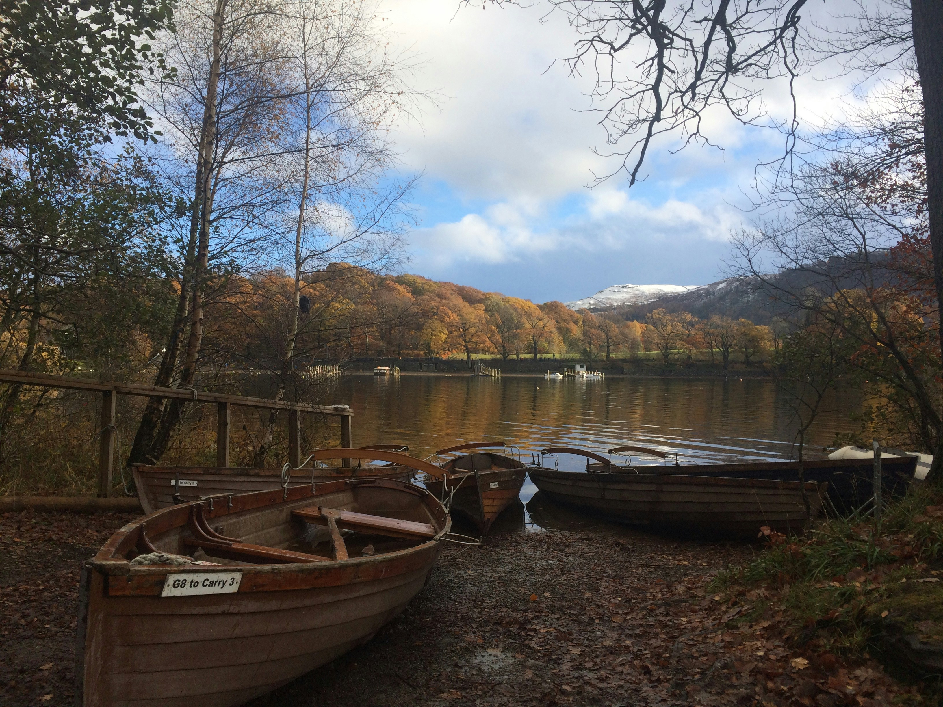 a couple of boats sitting on top of a lake