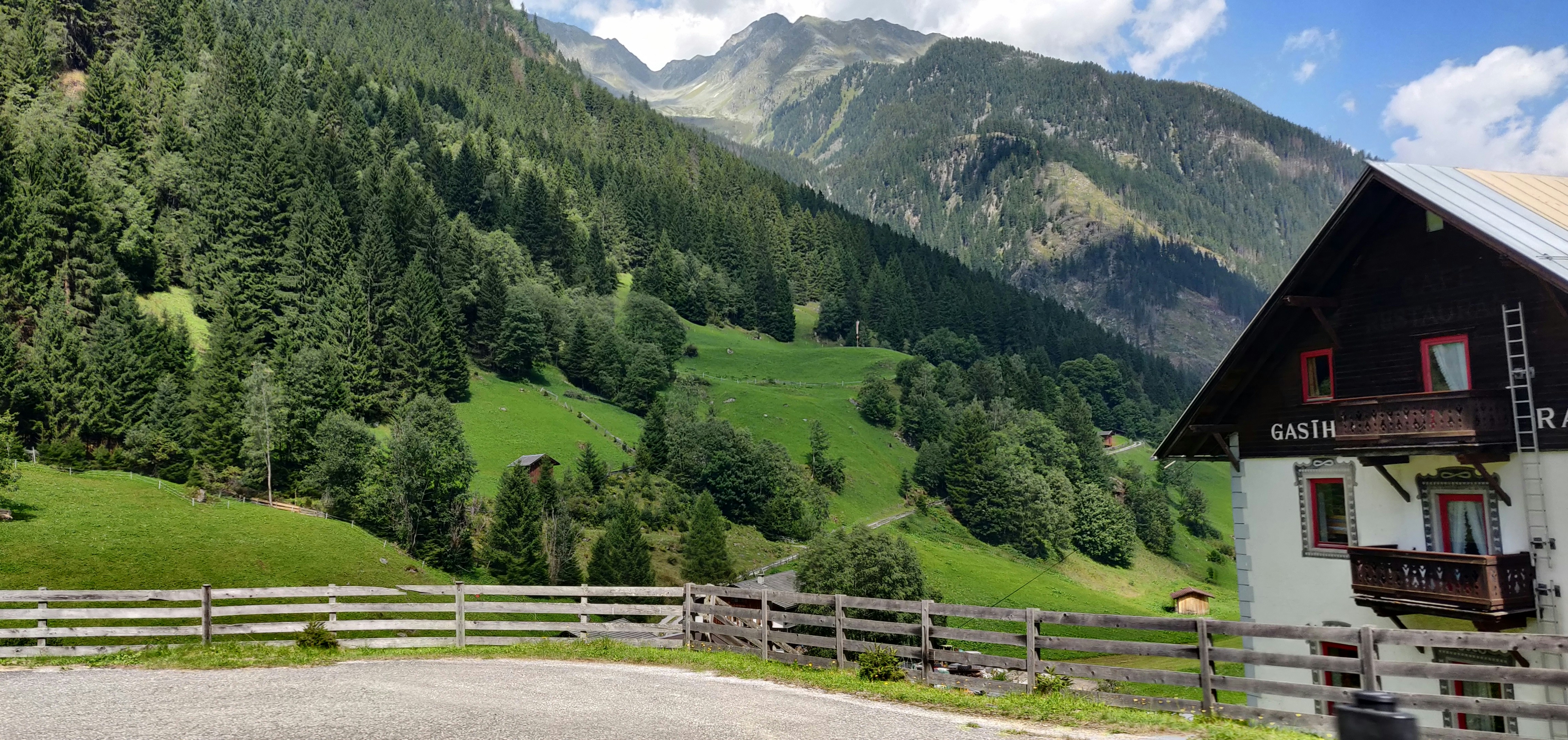 Photo by matemolnar88