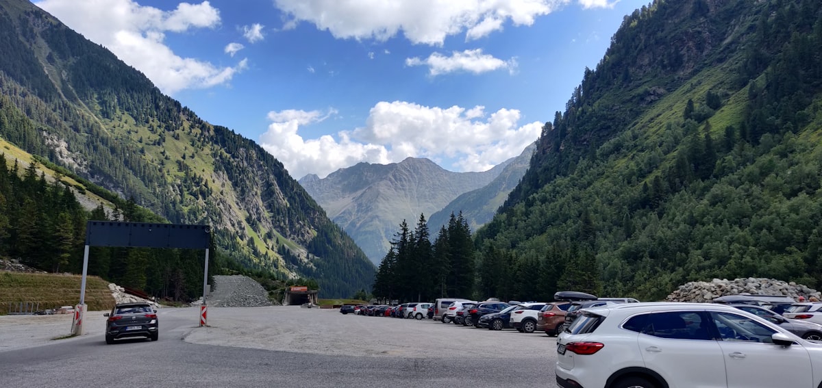 a parking lot filled with lots of parked cars