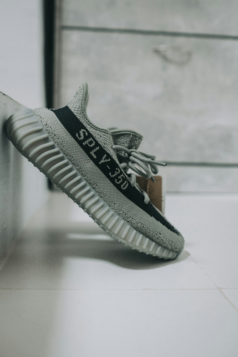 Imágenes de Yeezy 350 V2 | Descarga imágenes gratuitas en Unsplash