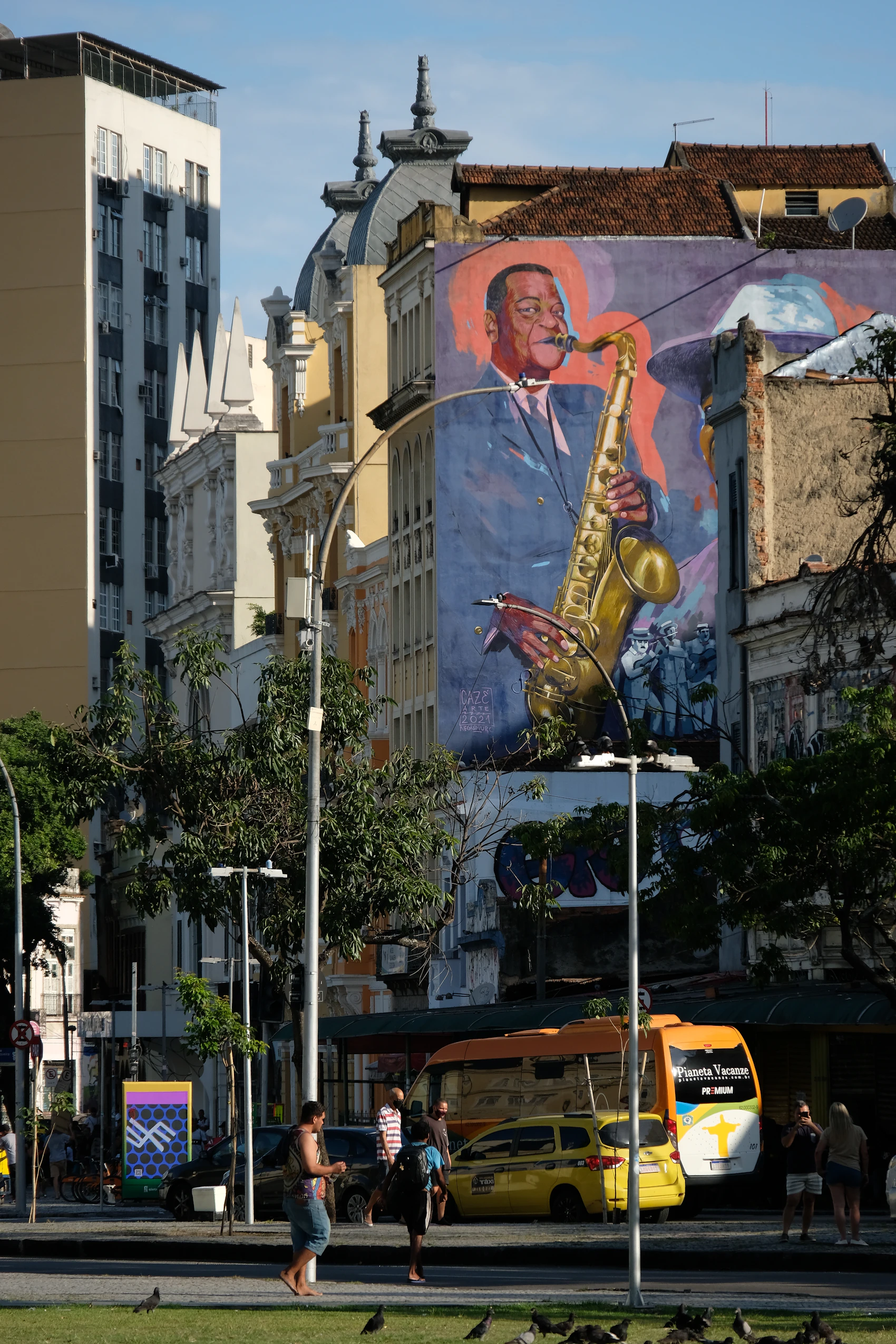 Large saxophone-player mural bringing music and street art to a Rio de Janeiro road