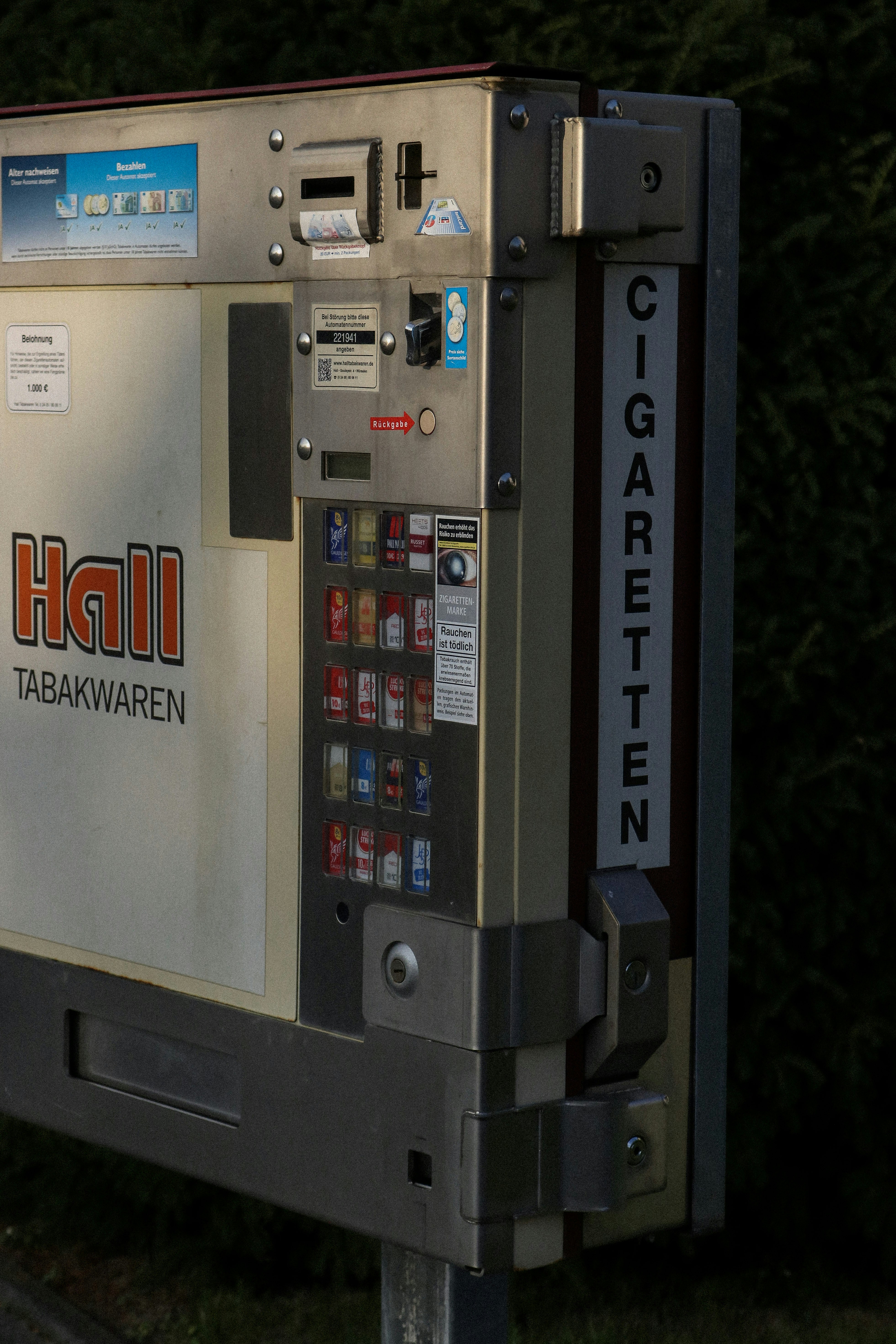TD Cowen Maintains Buy on Helix Energy Solns Gr, Raises Price Target to $12