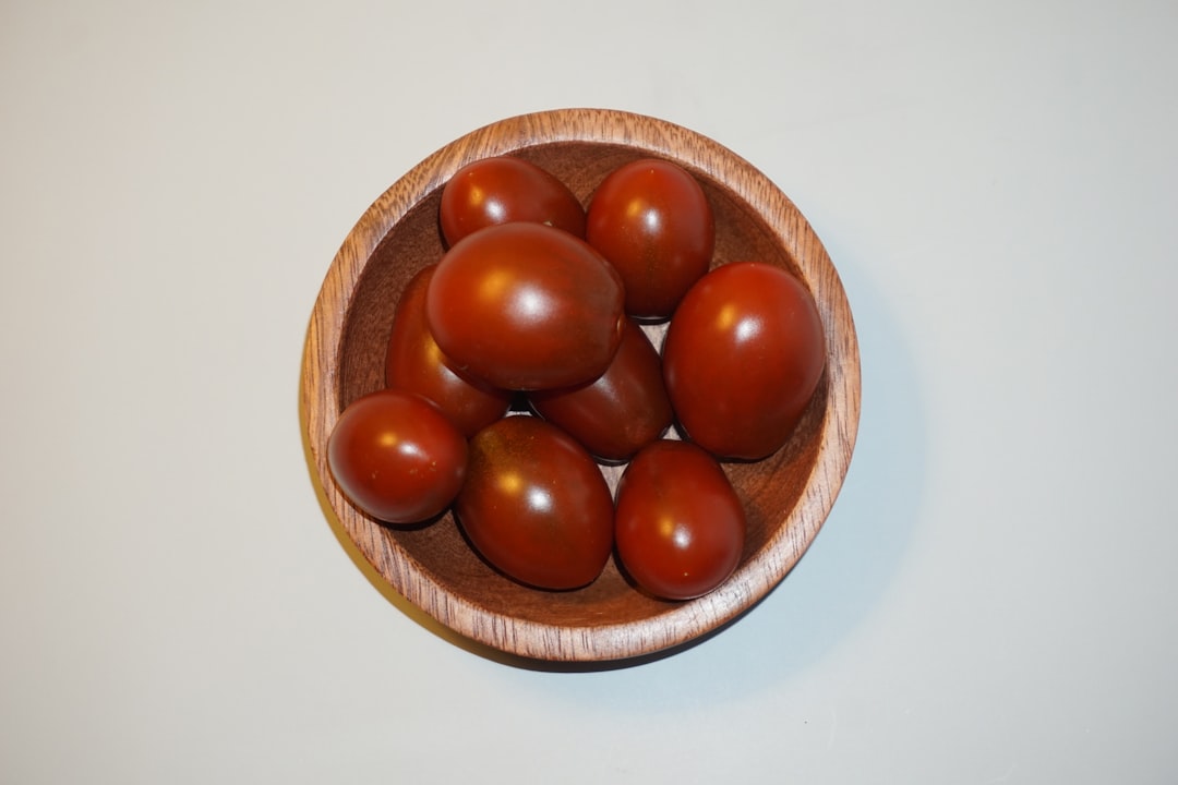 “番茄沒有成熟可以吃嗎？小番茄的營養價值和未成熟落果原因指南”