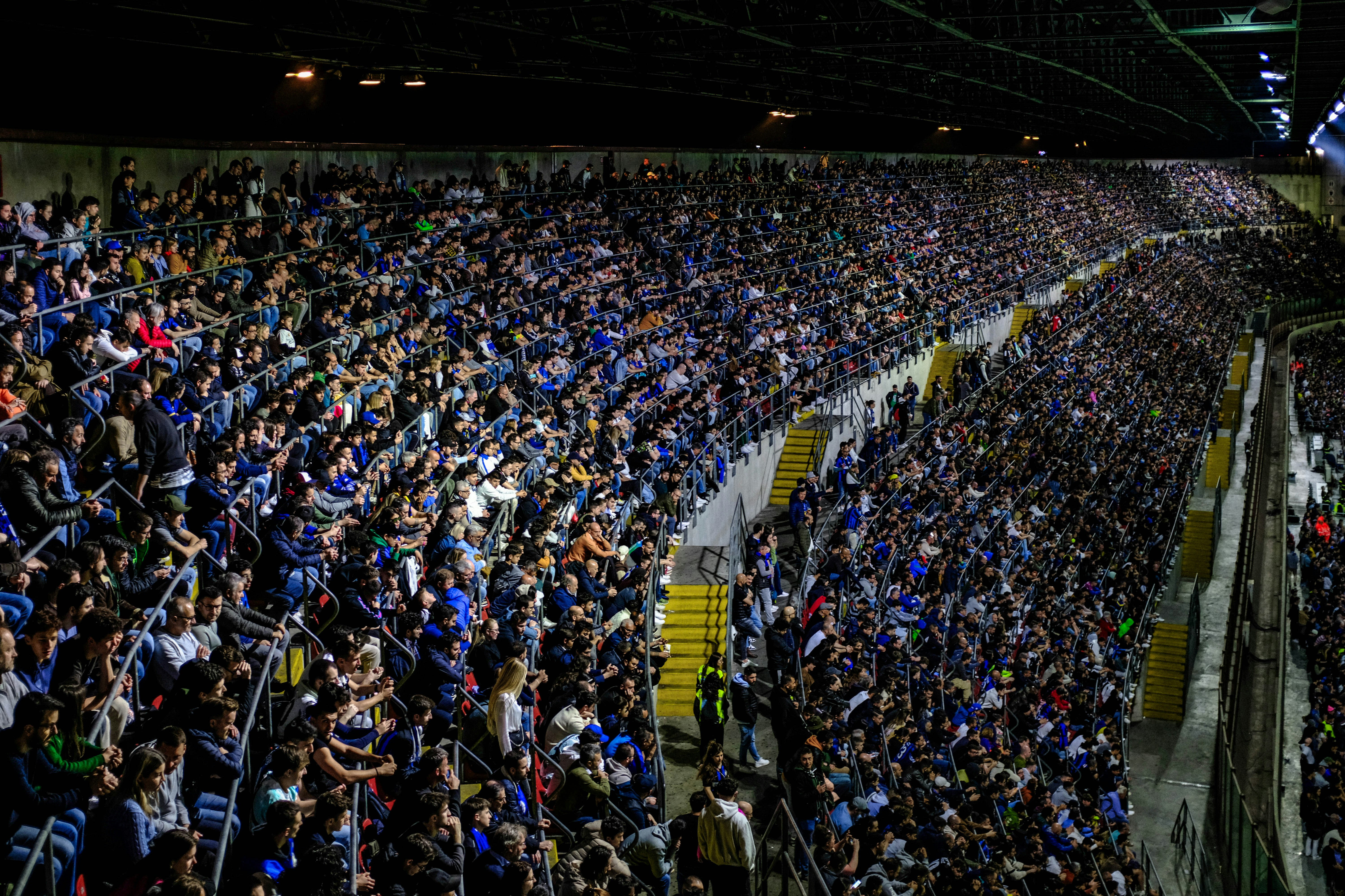 Stadio italiano con tifosi