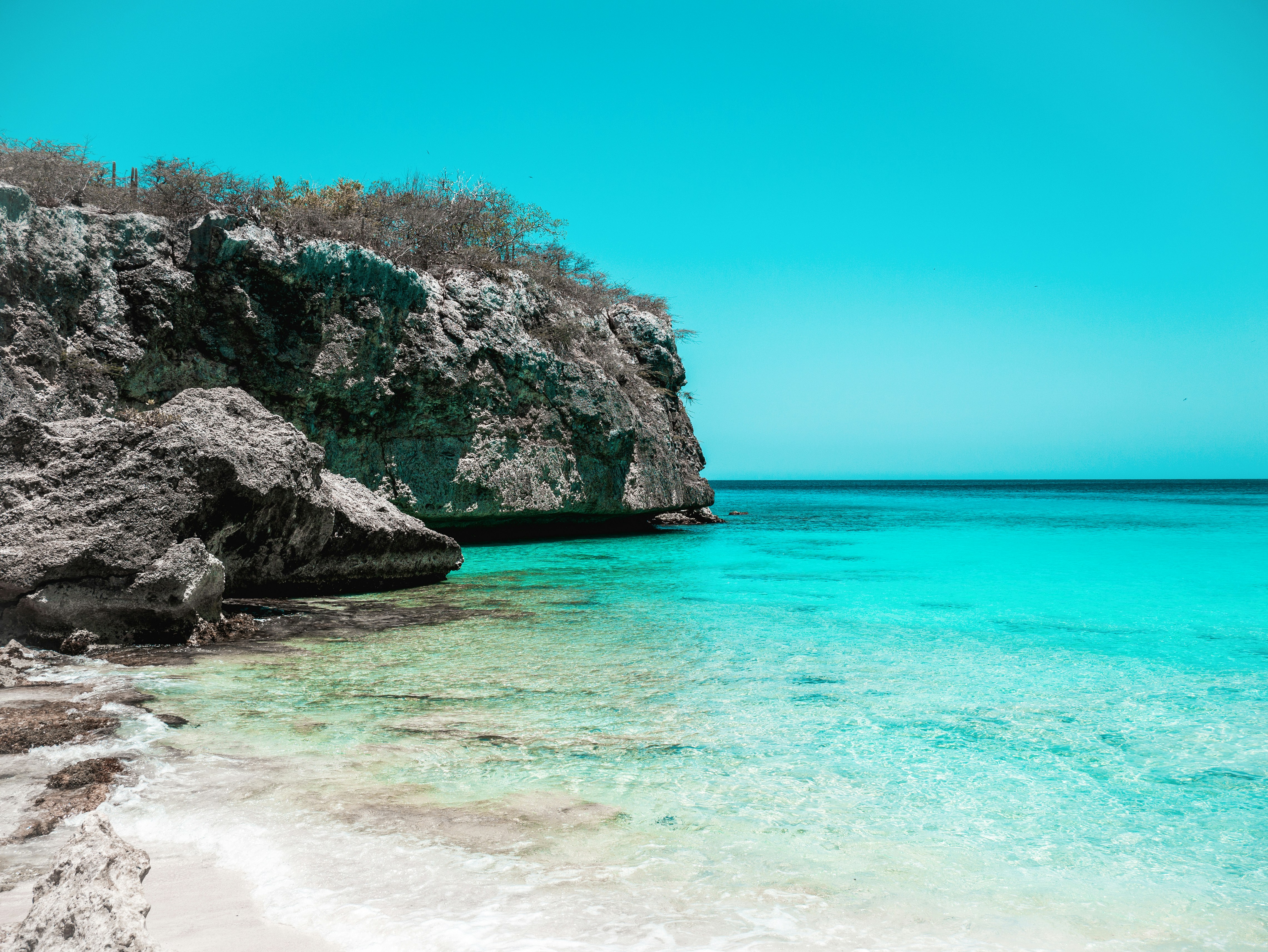 Stay online in the Netherlands Antilles with a prepaid eSIM from eSIMlii. Instant activation, no roaming charges, and reliable coverage.