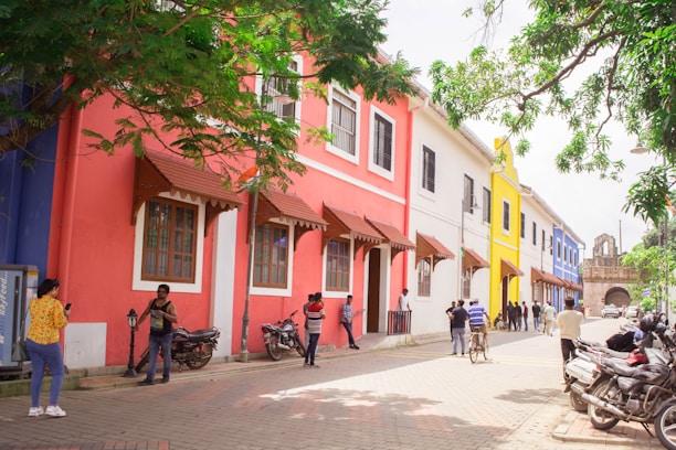 A friendly chatbot engaging with local business owners in a vibrant San Francisco de Campeche street.