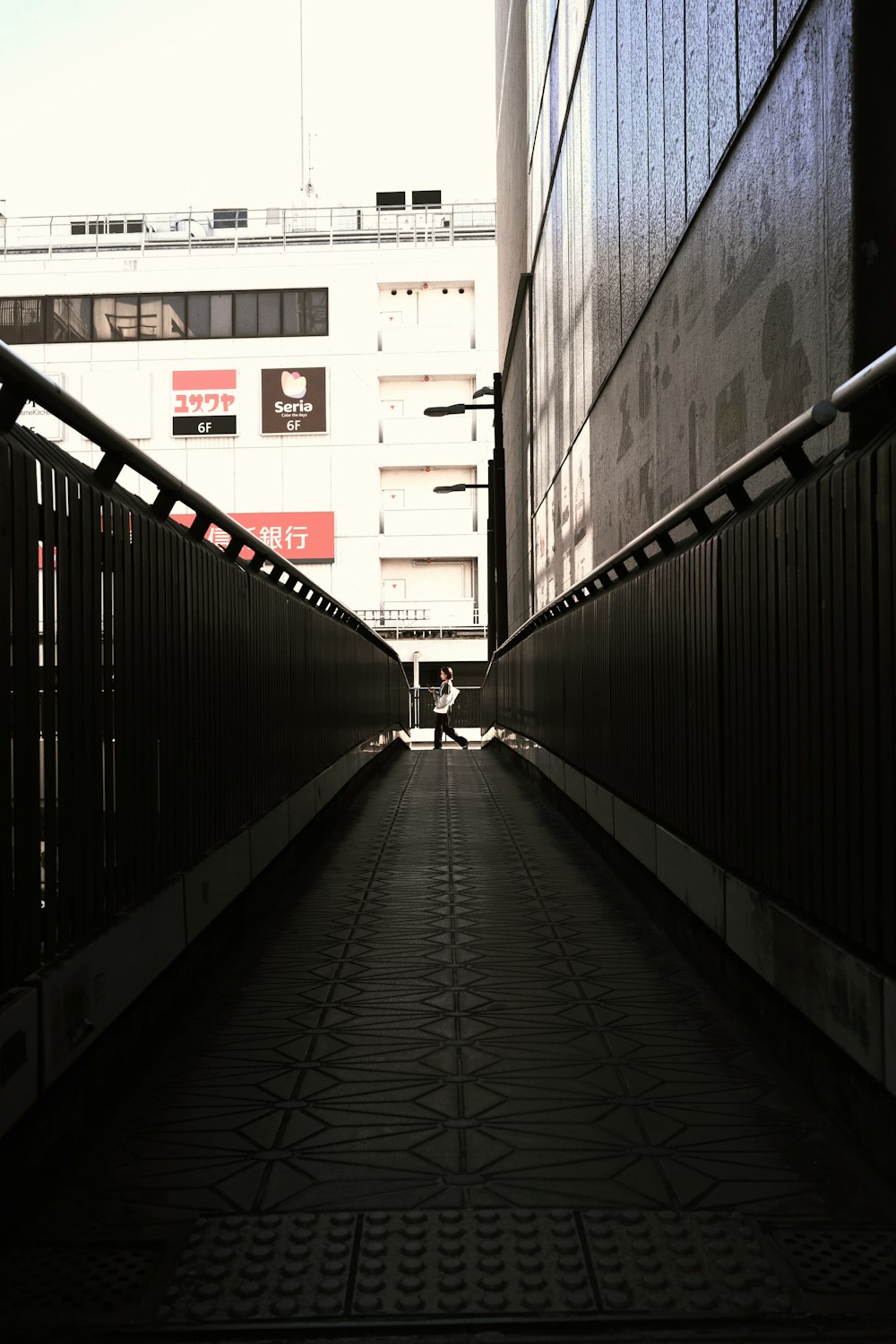 a walkway between two buildings in a city