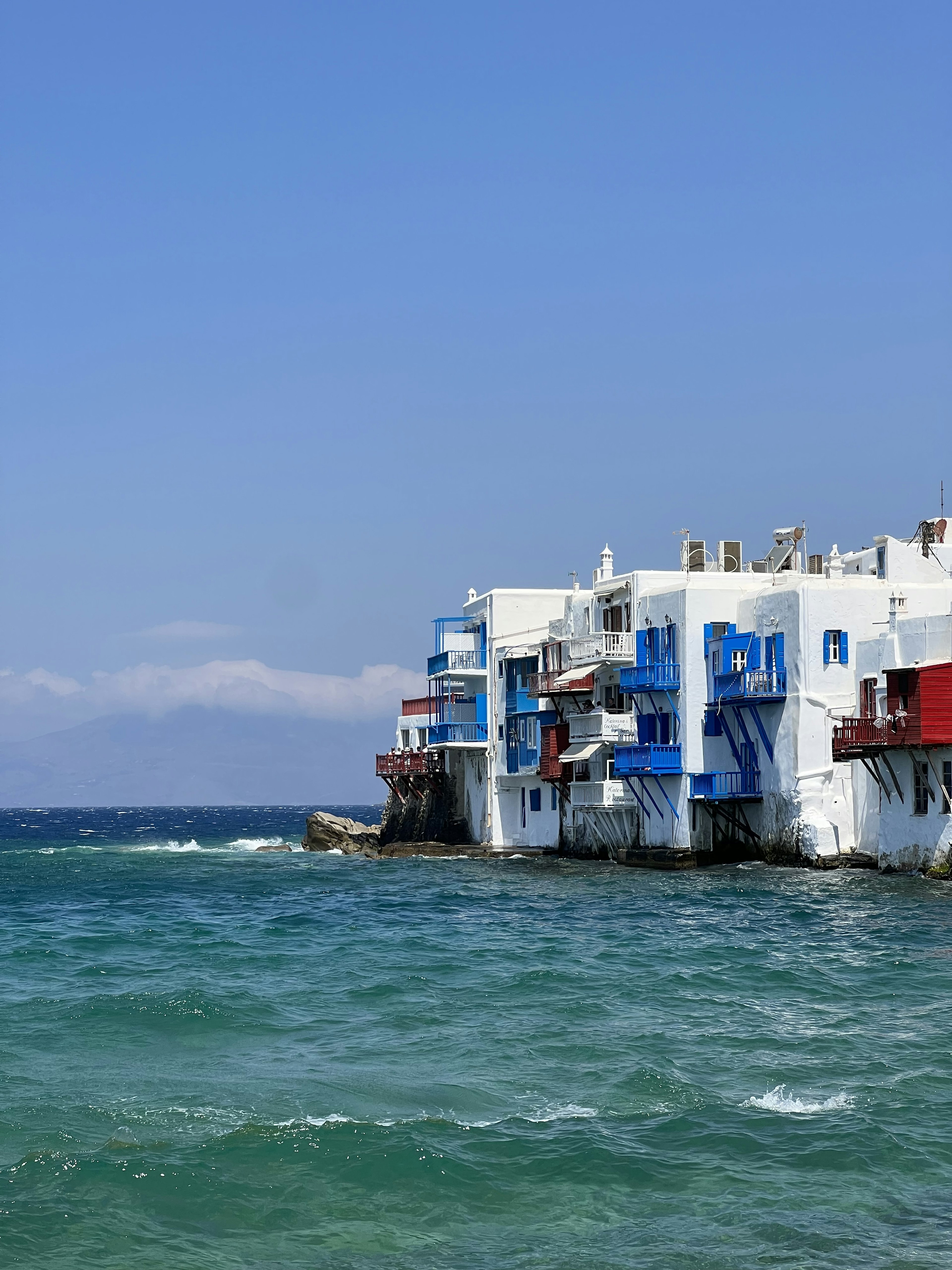 Colorful street art in Melbourne's famous Hosier Lane