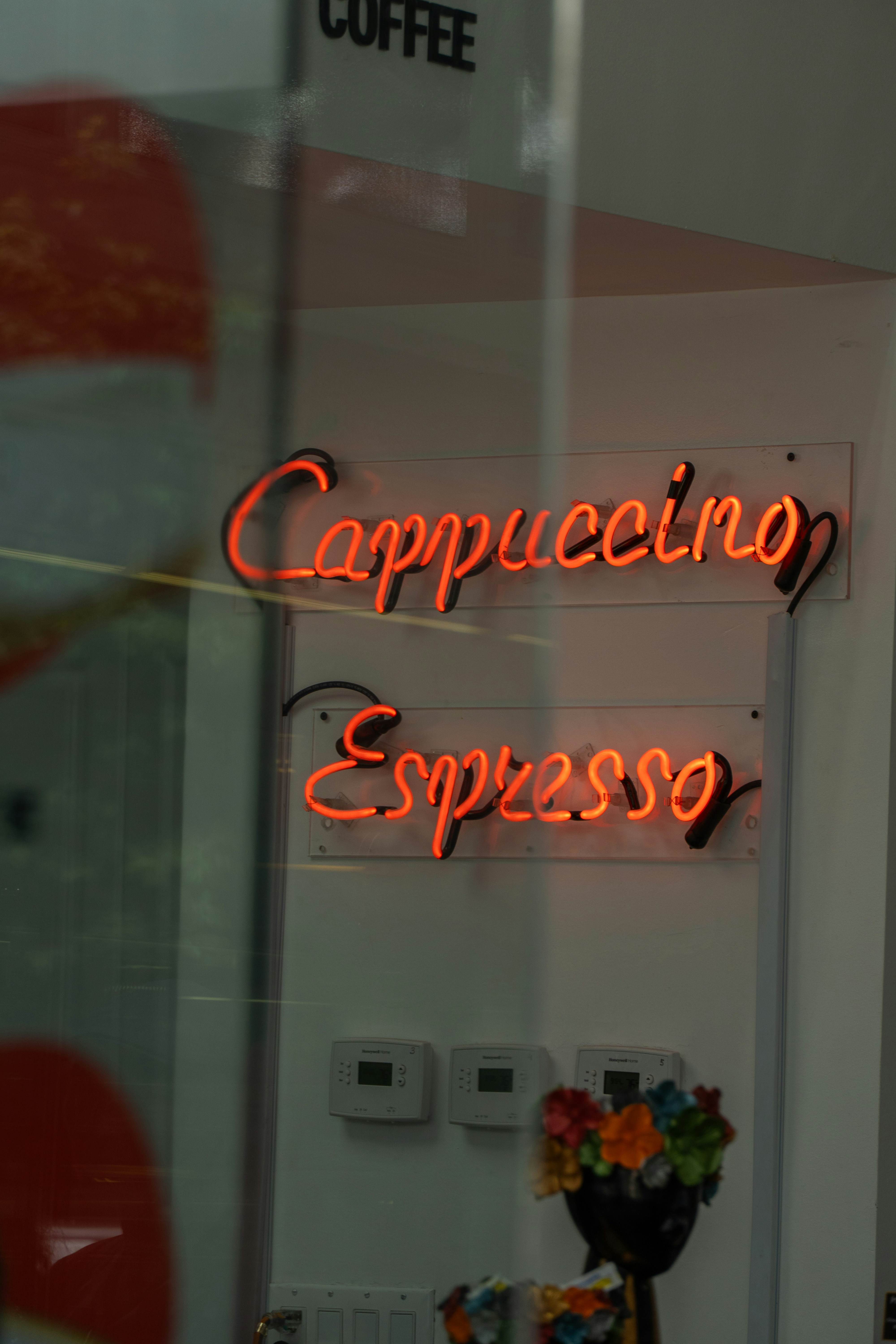 photo-1693597274948-8697ff624819?ixid=M3wxMjA3fDB8MXxzZWFyY2h8MjB8fGZ1bm55JTIwY29mZmVlJTIwYXBwYXJlbHxlbnwwfHx8fDE3NjQ2NzUxMDh8MA\u0026ixlib=rb-4.1.0