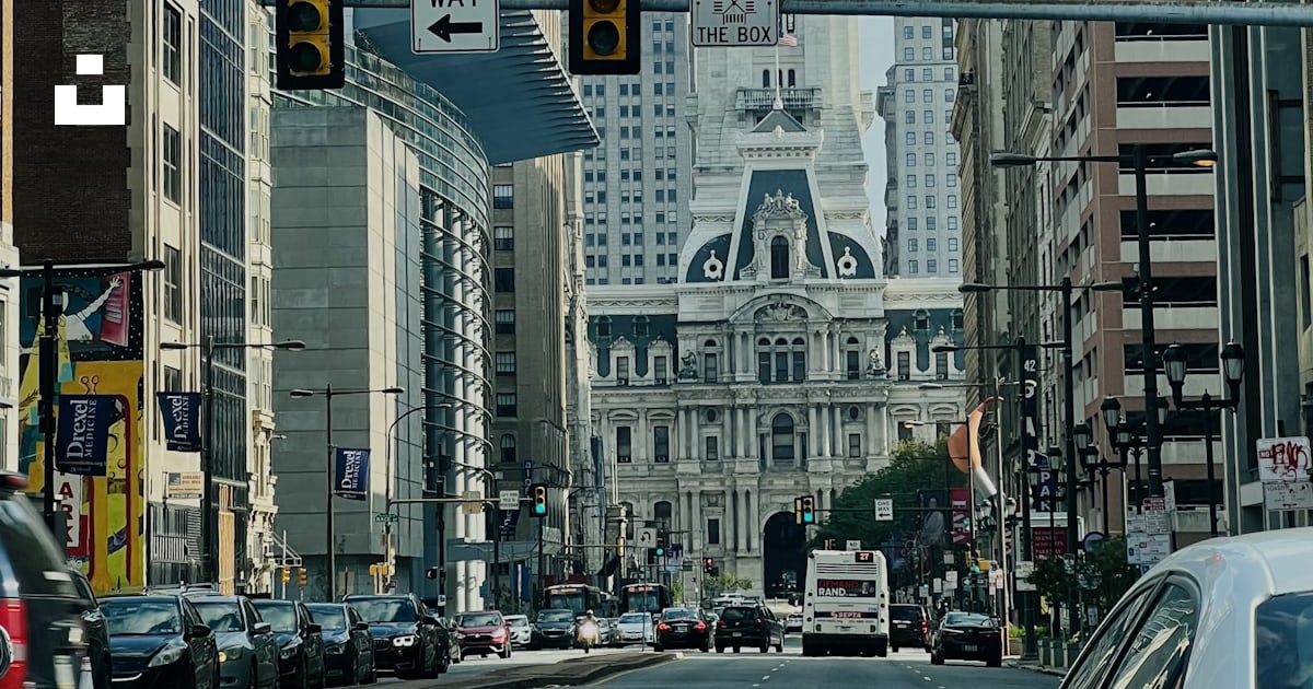 A Traffic Light On A City Street With Buildings In The Background Photo a-traffic-light-on-a-city-street-with-buildings-in-the-background-photo