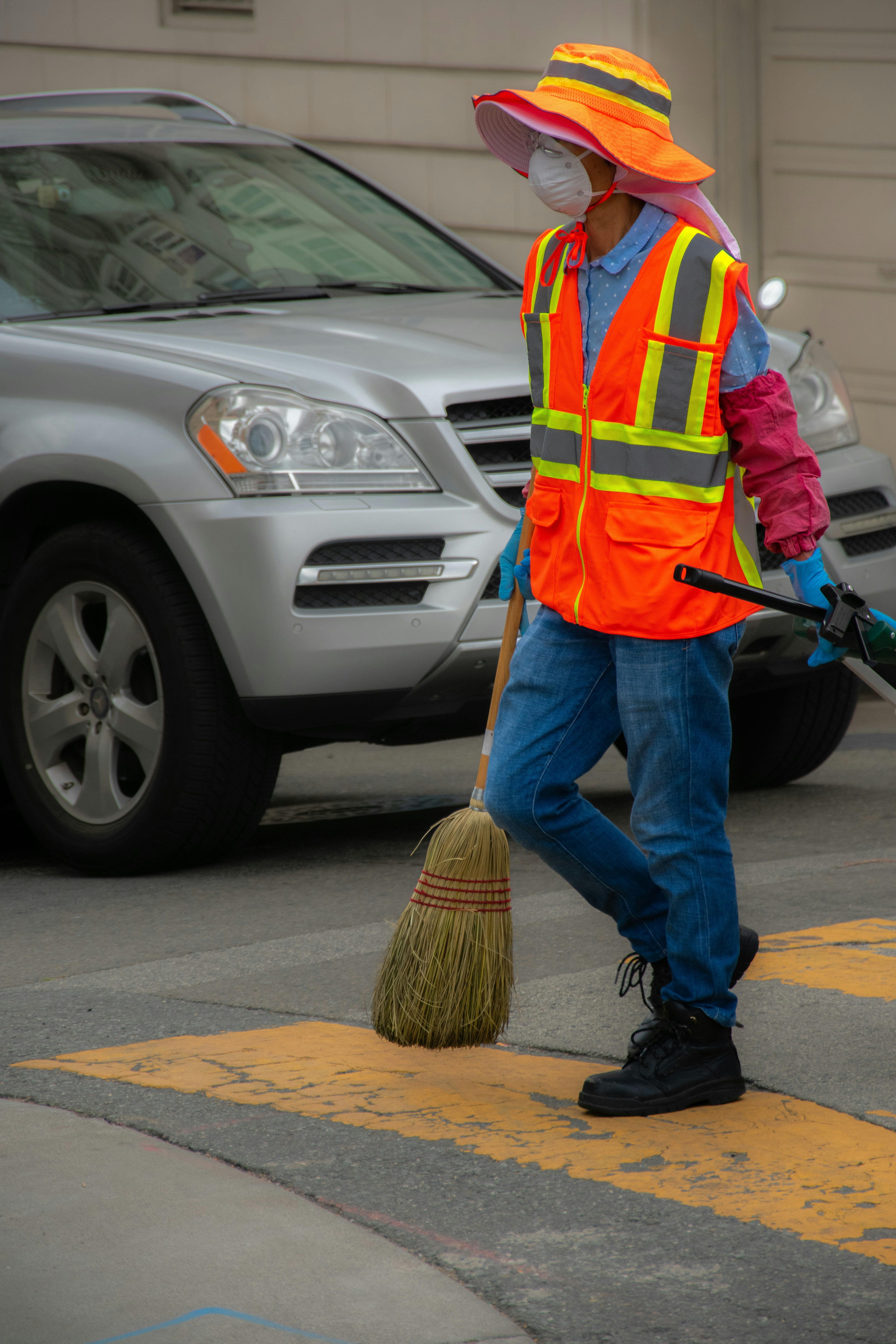 photo-1693645558388-55daff73a564?ixid=M3wxMjA3fDB8MXxzZWFyY2h8MjB8fGNvbW1lcmNpYWwlMjBjbGVhbmluZyUyMHNwb2thbmV8ZW58MHx8fHwxNzU5OTI0MjE2fDA\u0026ixlib=rb-4.1.0