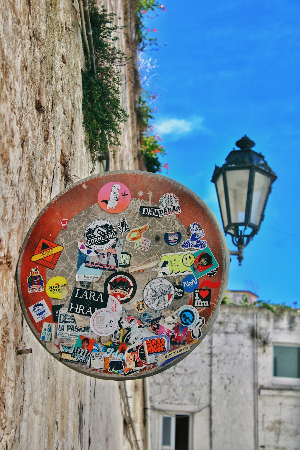 a street light hanging from the side of a building