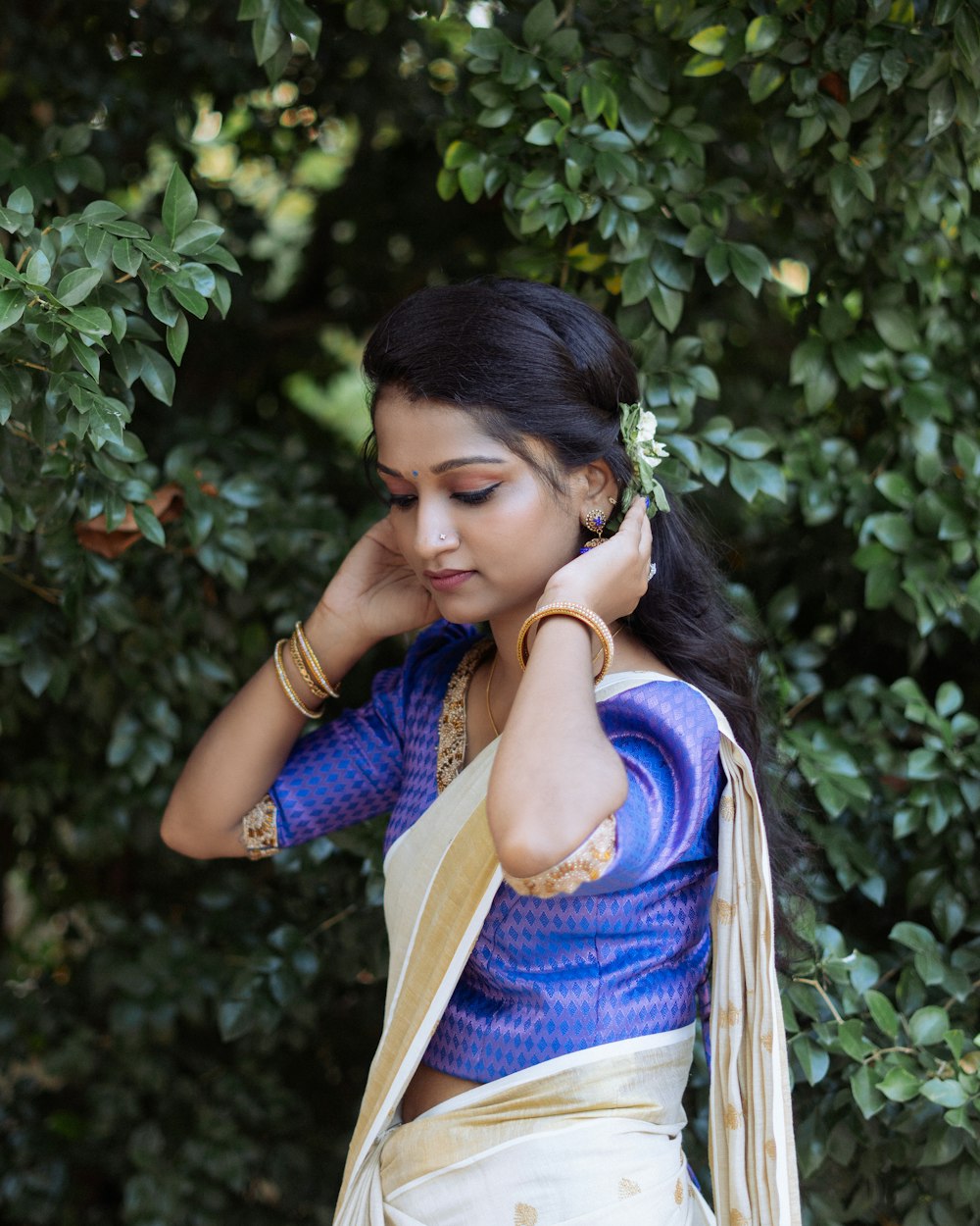 a woman in a blue and white sari