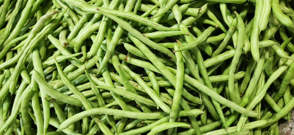 a pile of green beans sitting next to each other